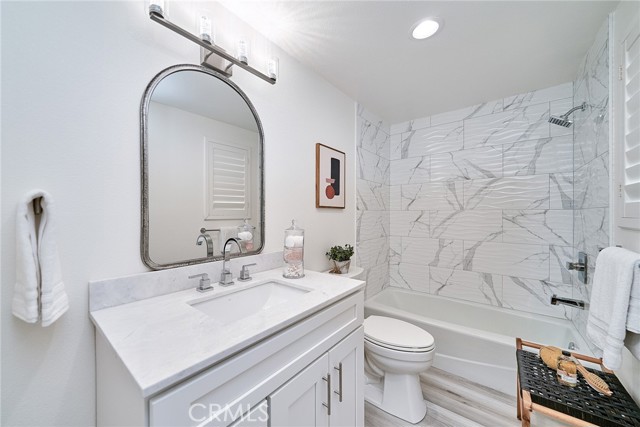 4340 Glencoe AVE Unit: 4