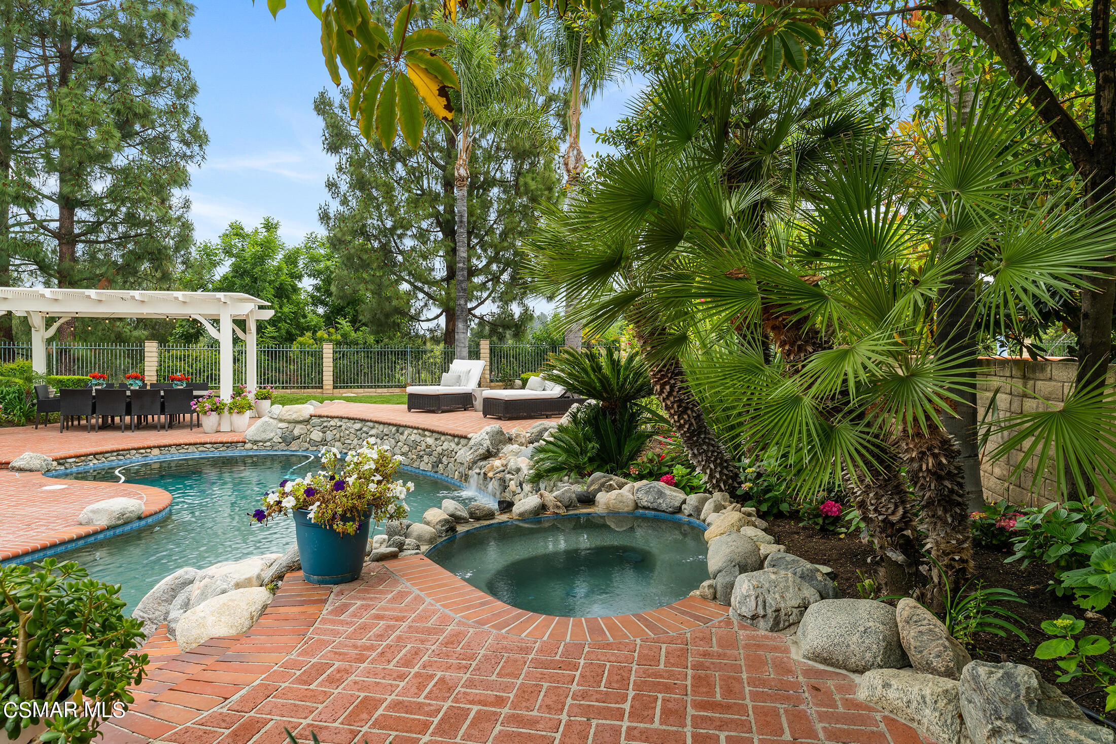 725 Bluegrass Street