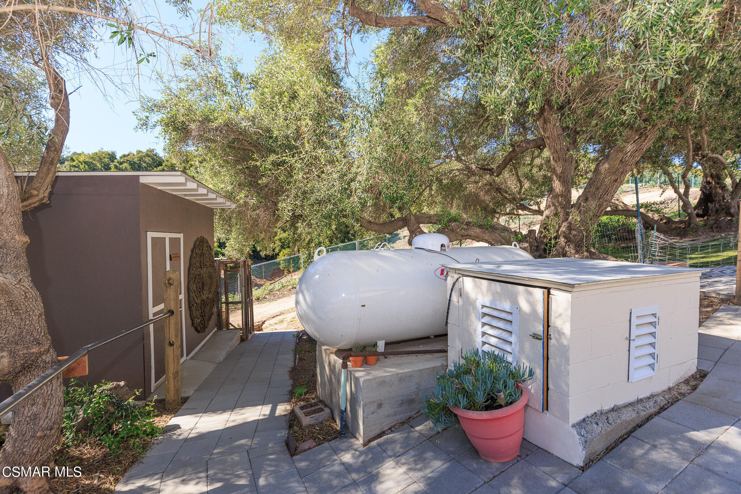 8451 Roseland Avenue