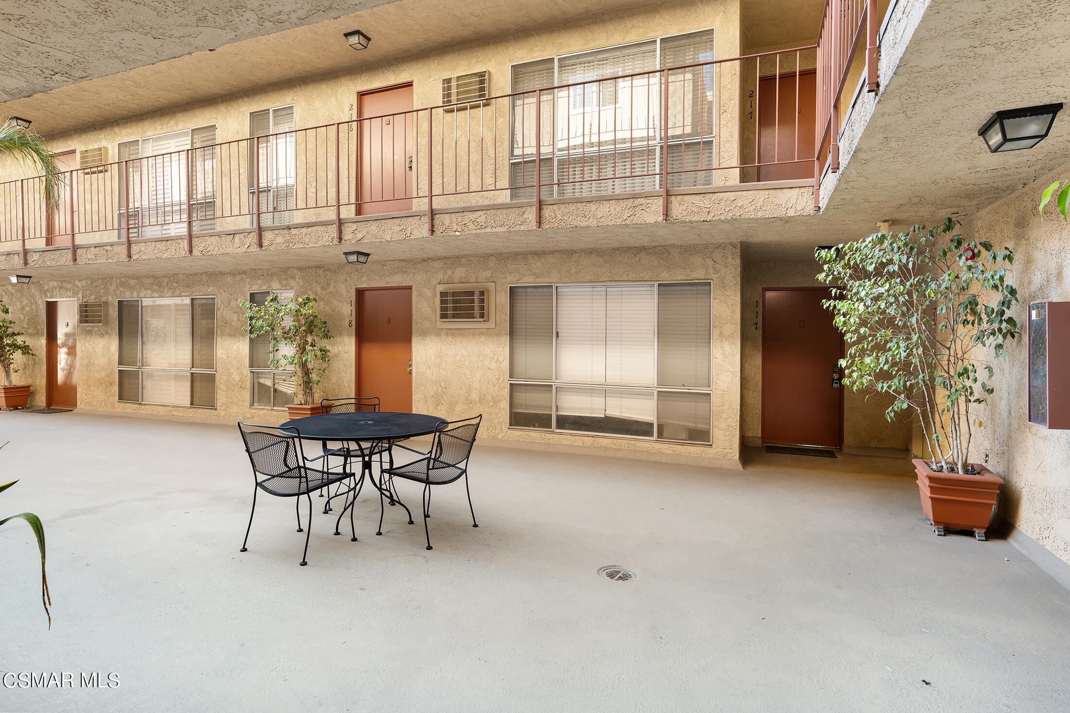 837 N West Knoll Drive, 117