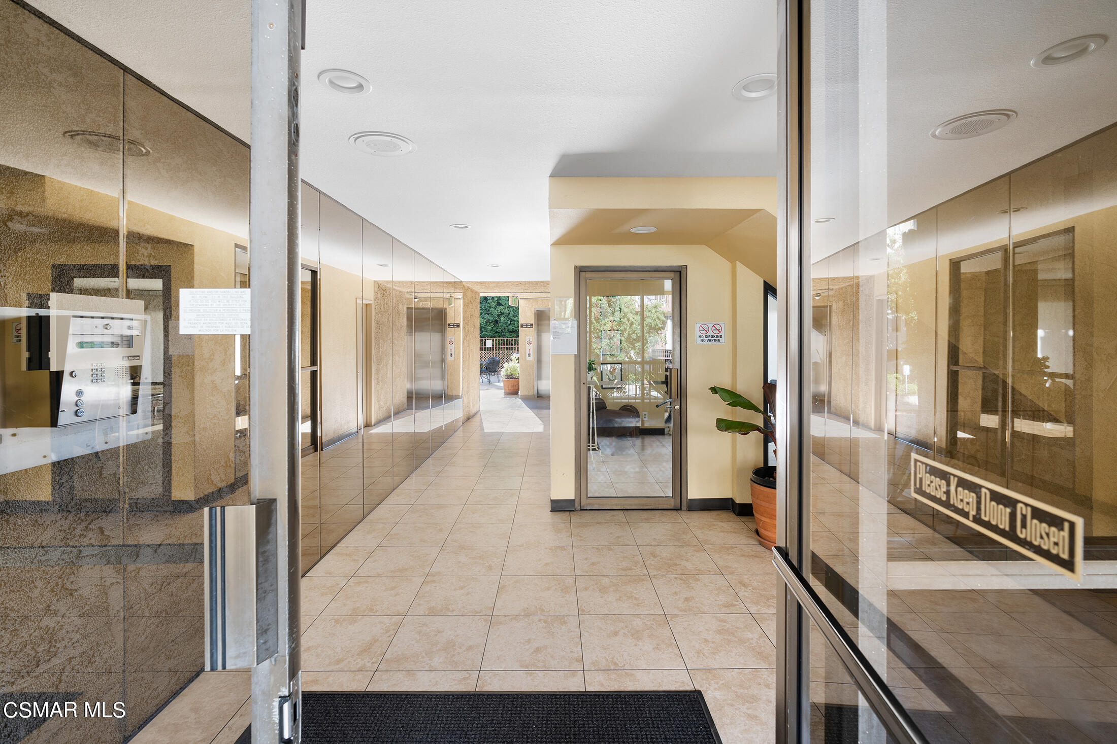 837 N West Knoll Drive, 117