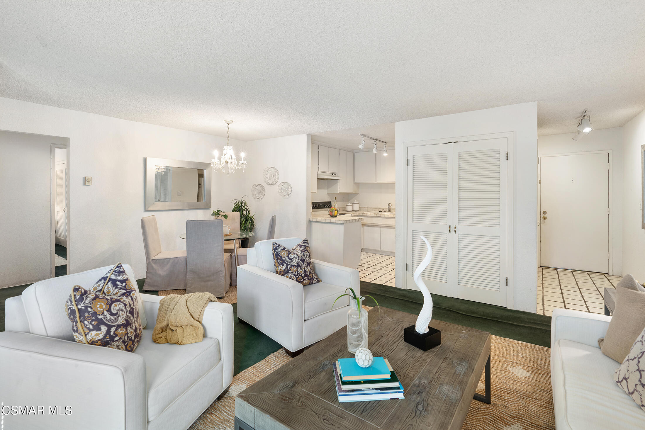 837 N West Knoll Drive, 117