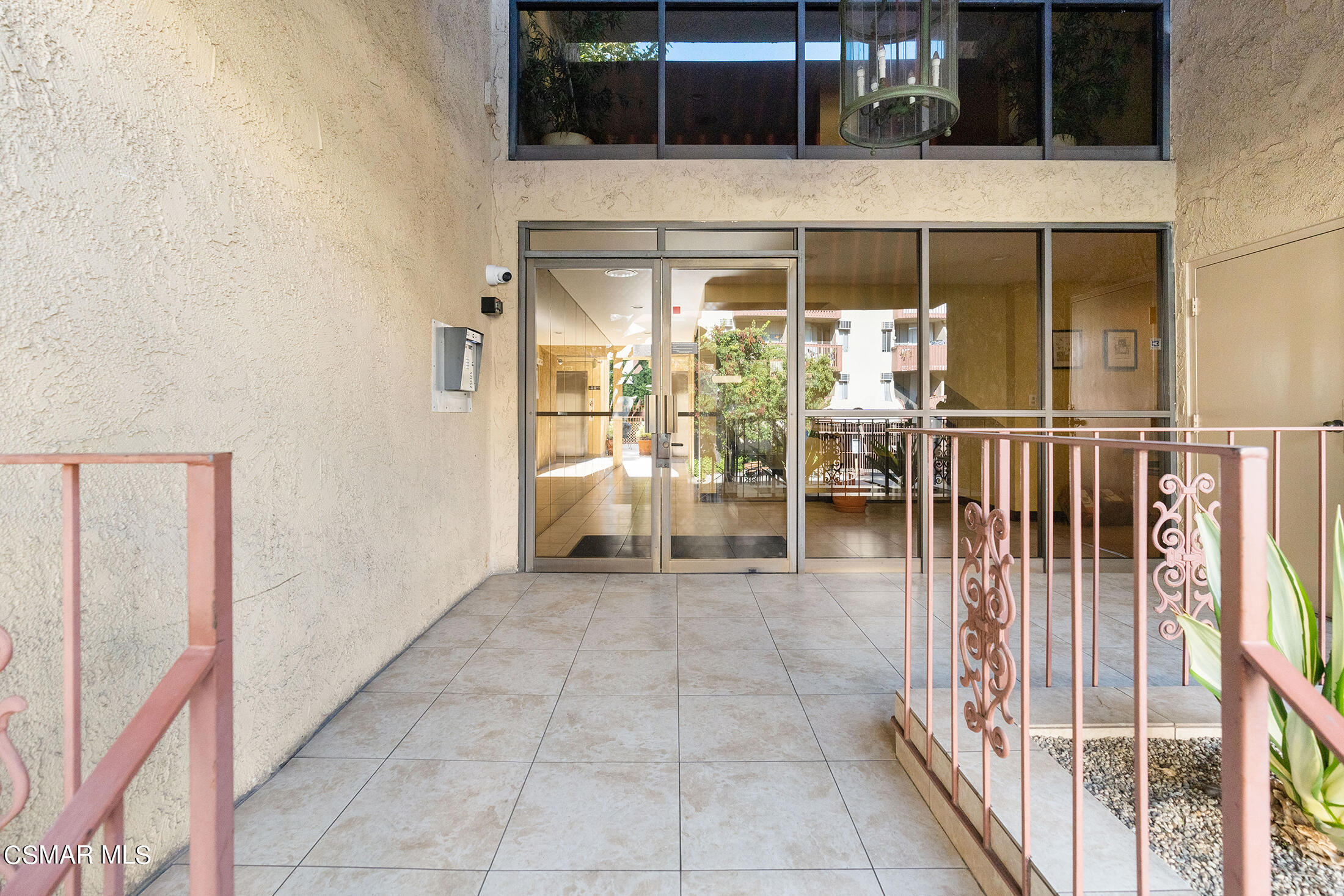 837 N West Knoll Drive, 117