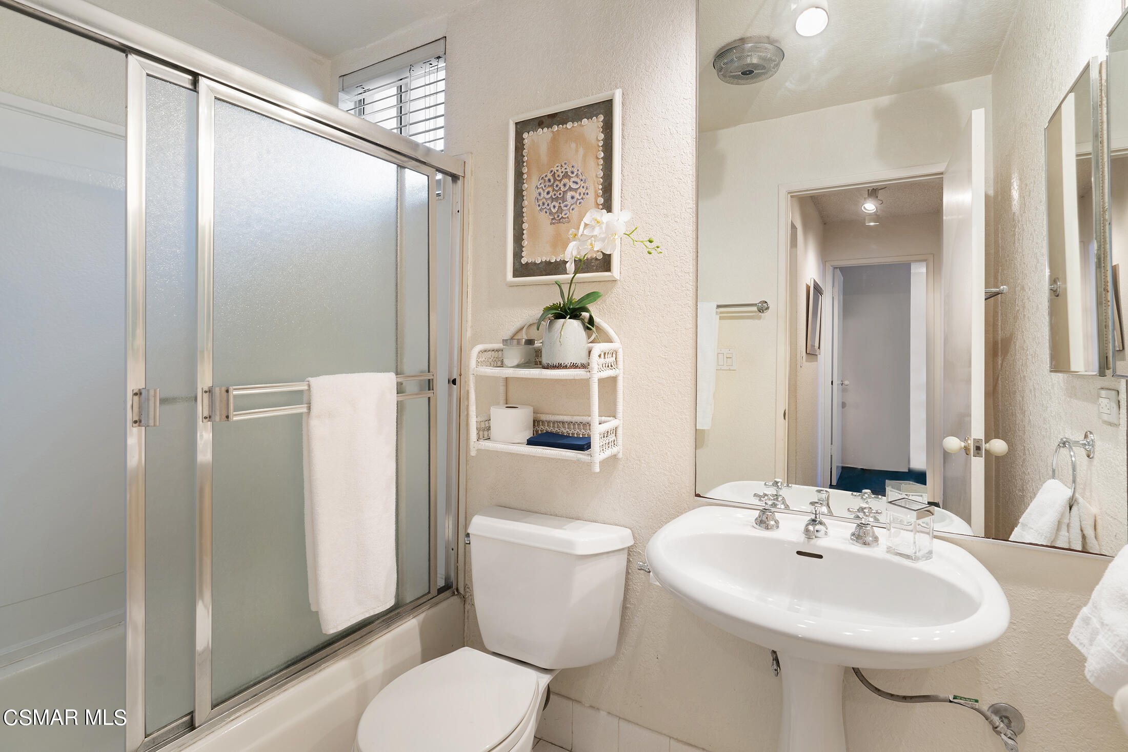 837 N West Knoll Drive, 117