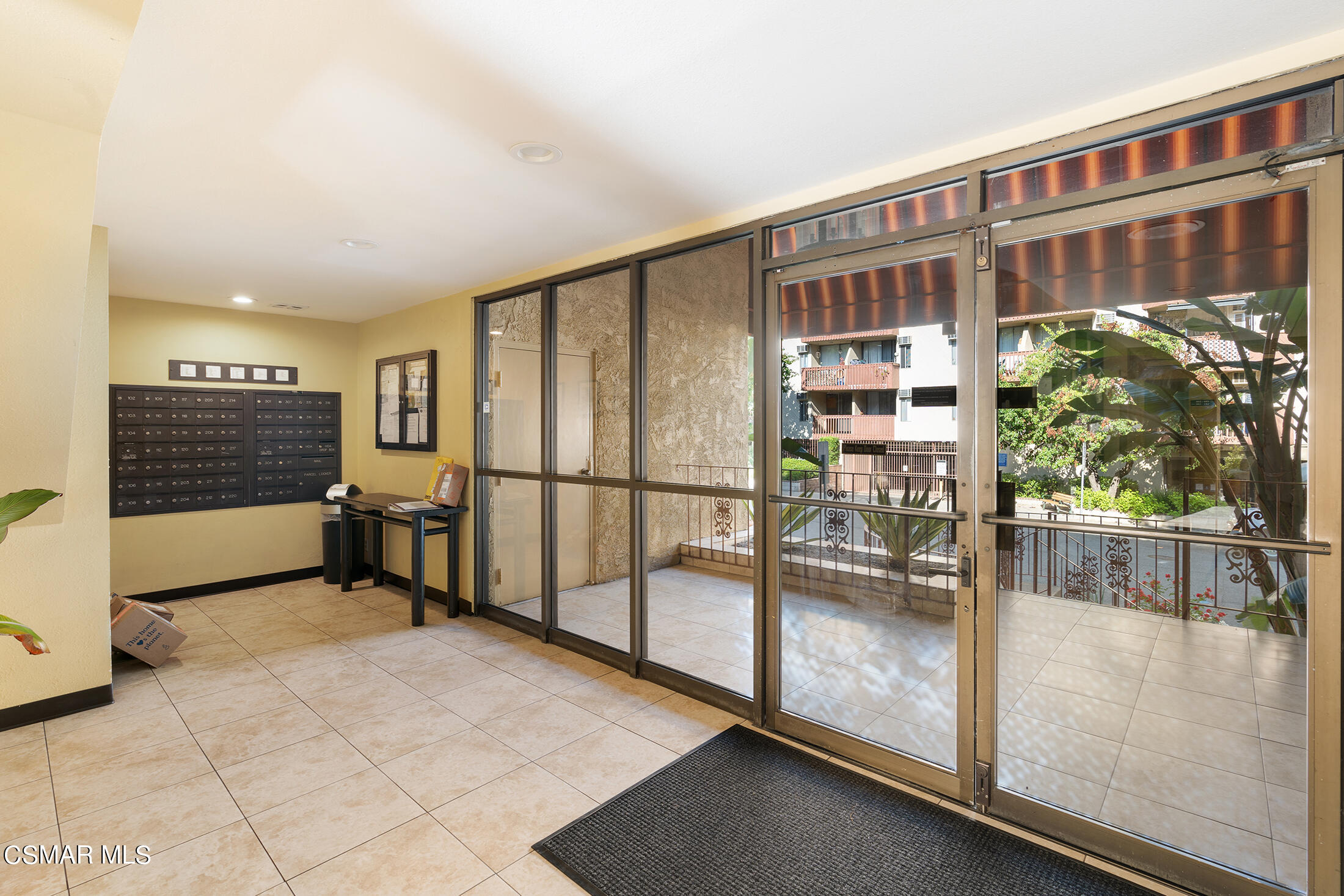 837 N West Knoll Drive, 117