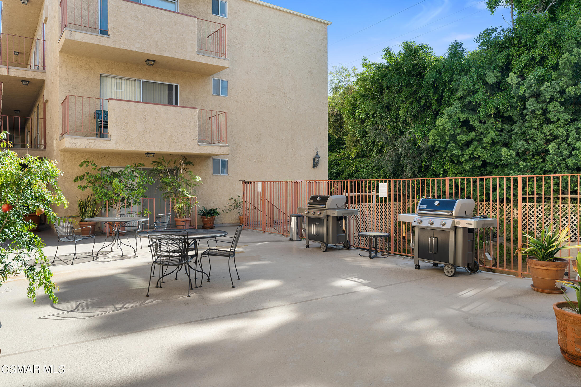 837 N West Knoll Drive, 117