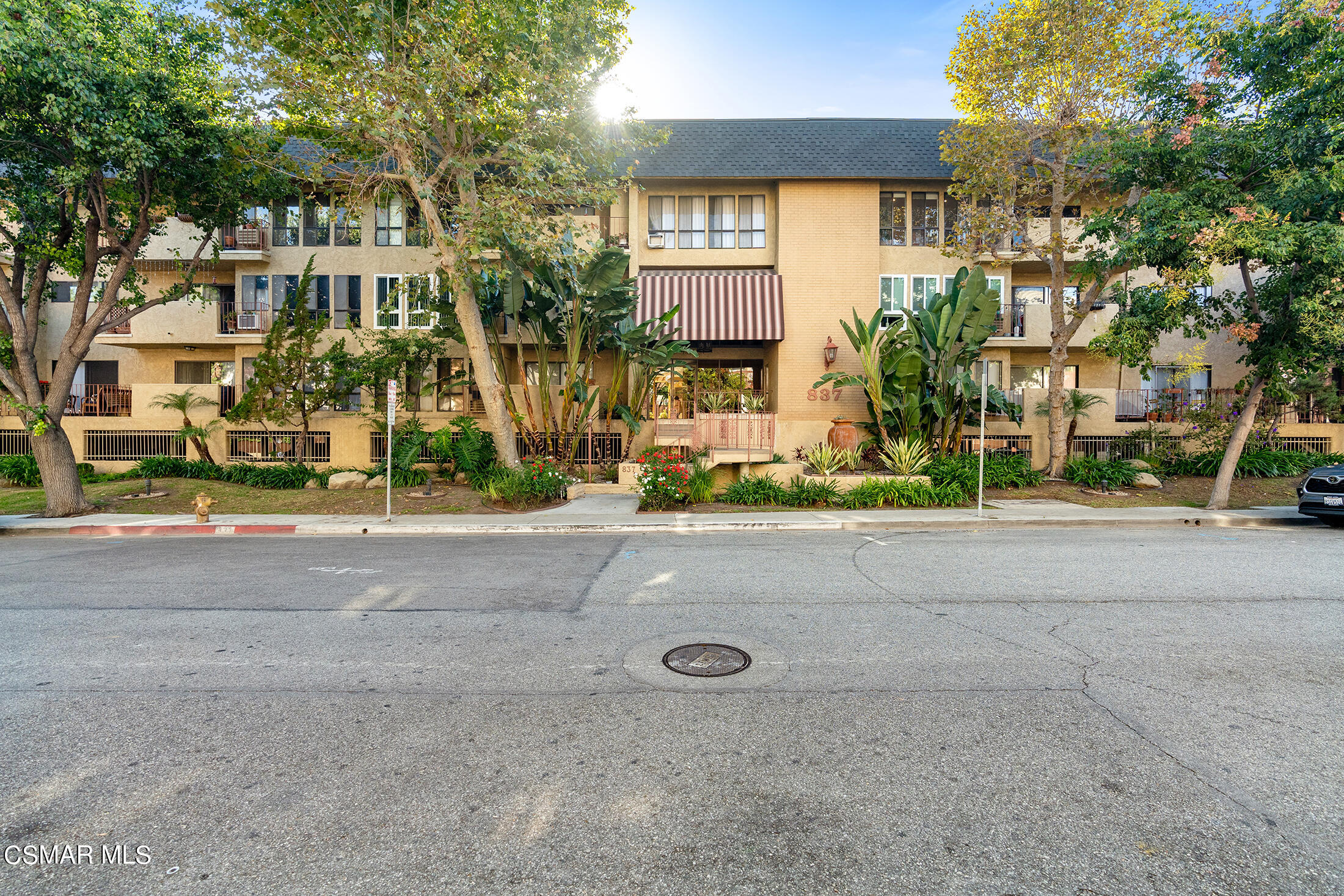 837 N West Knoll Drive, 117