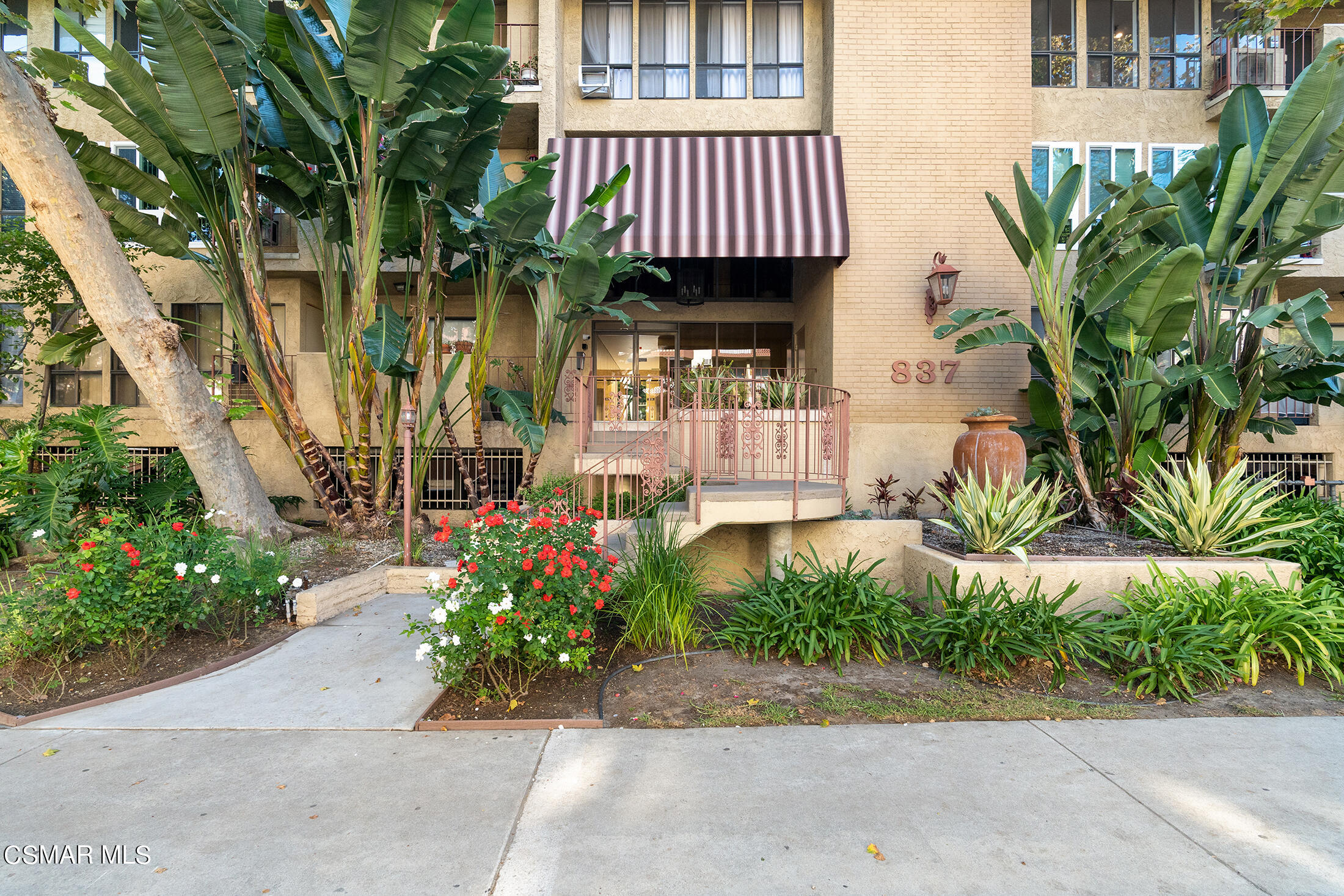 837 N West Knoll Drive, 117