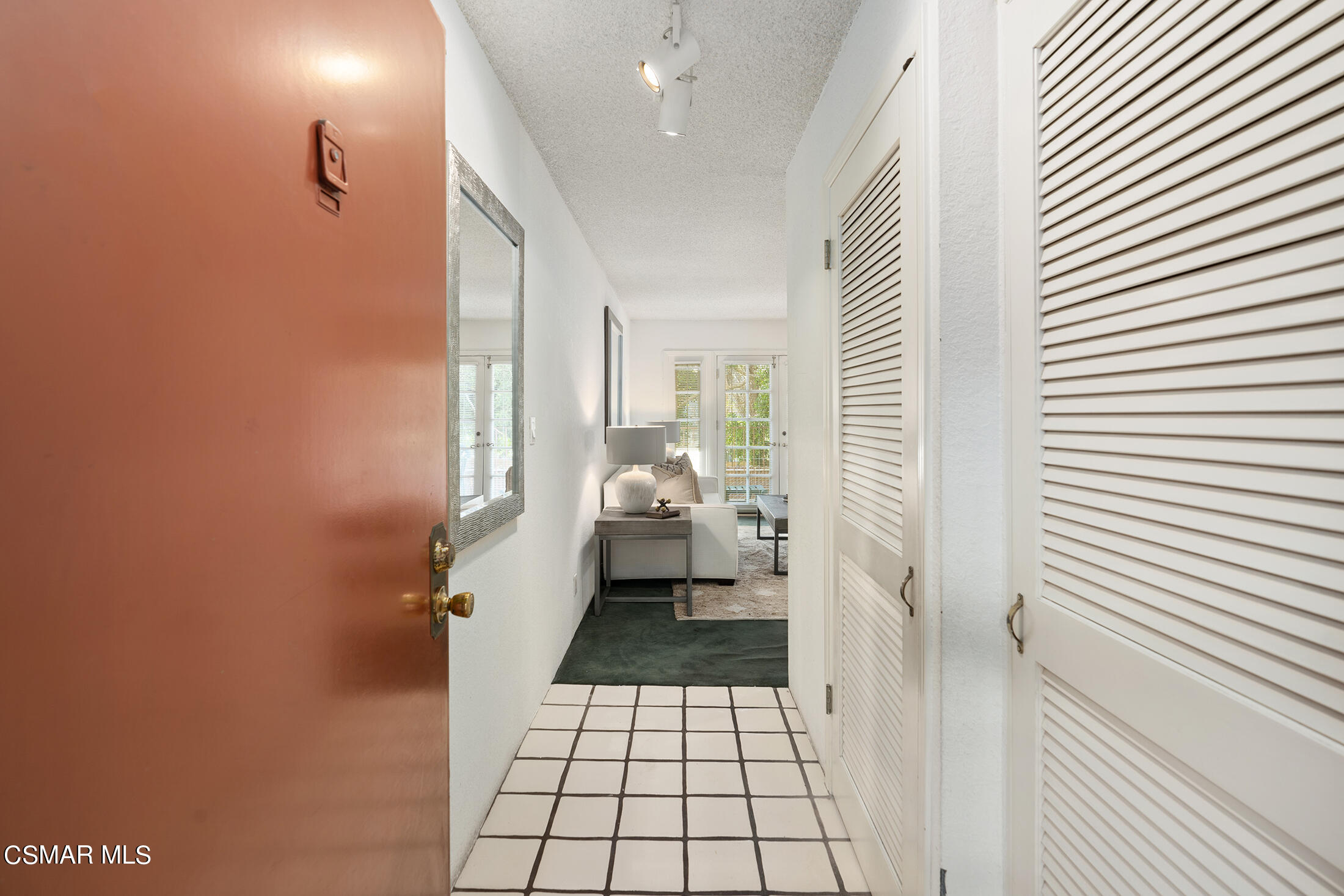 837 N West Knoll Drive, 117