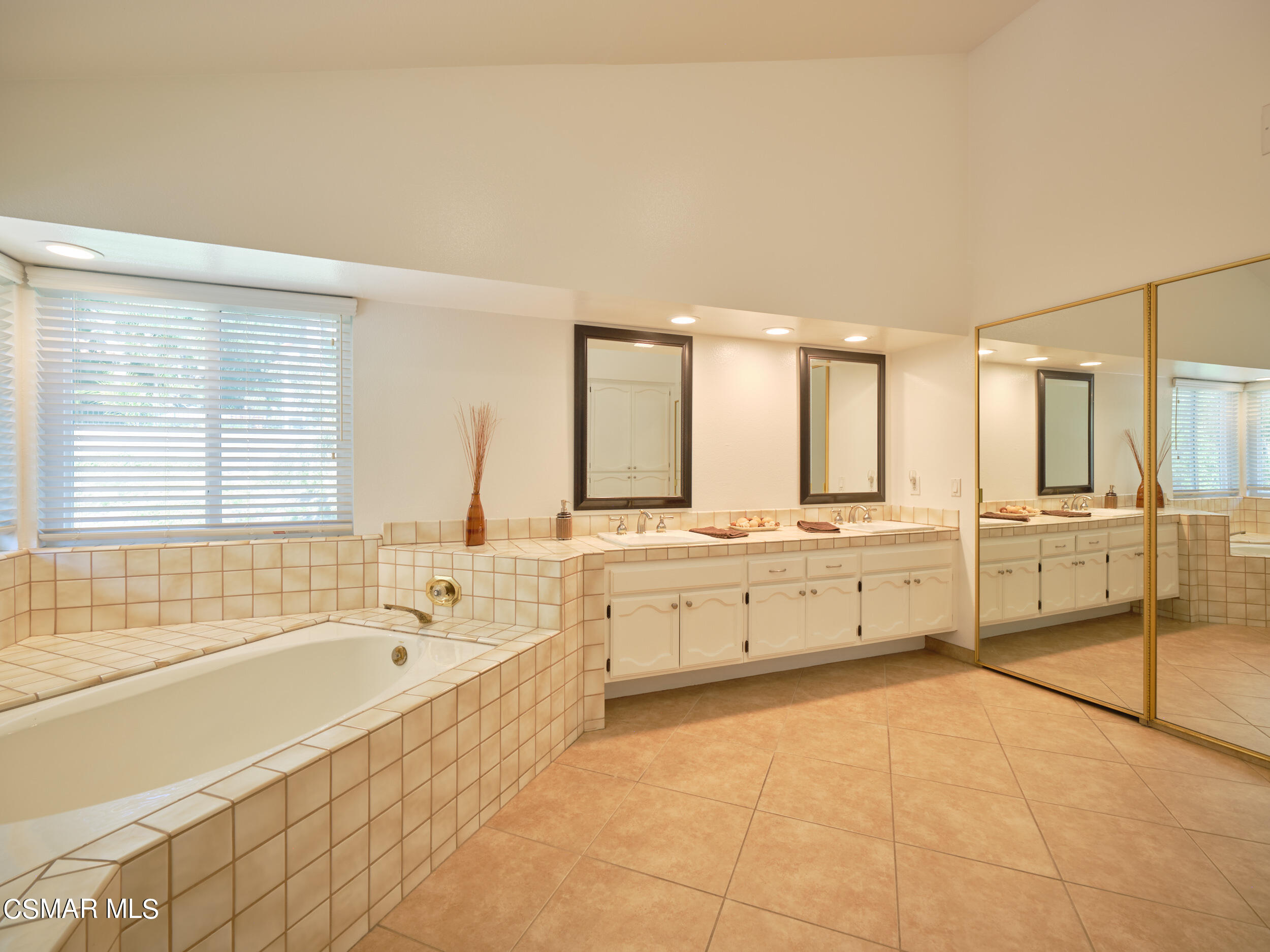 6067 Lake Lindero Drive