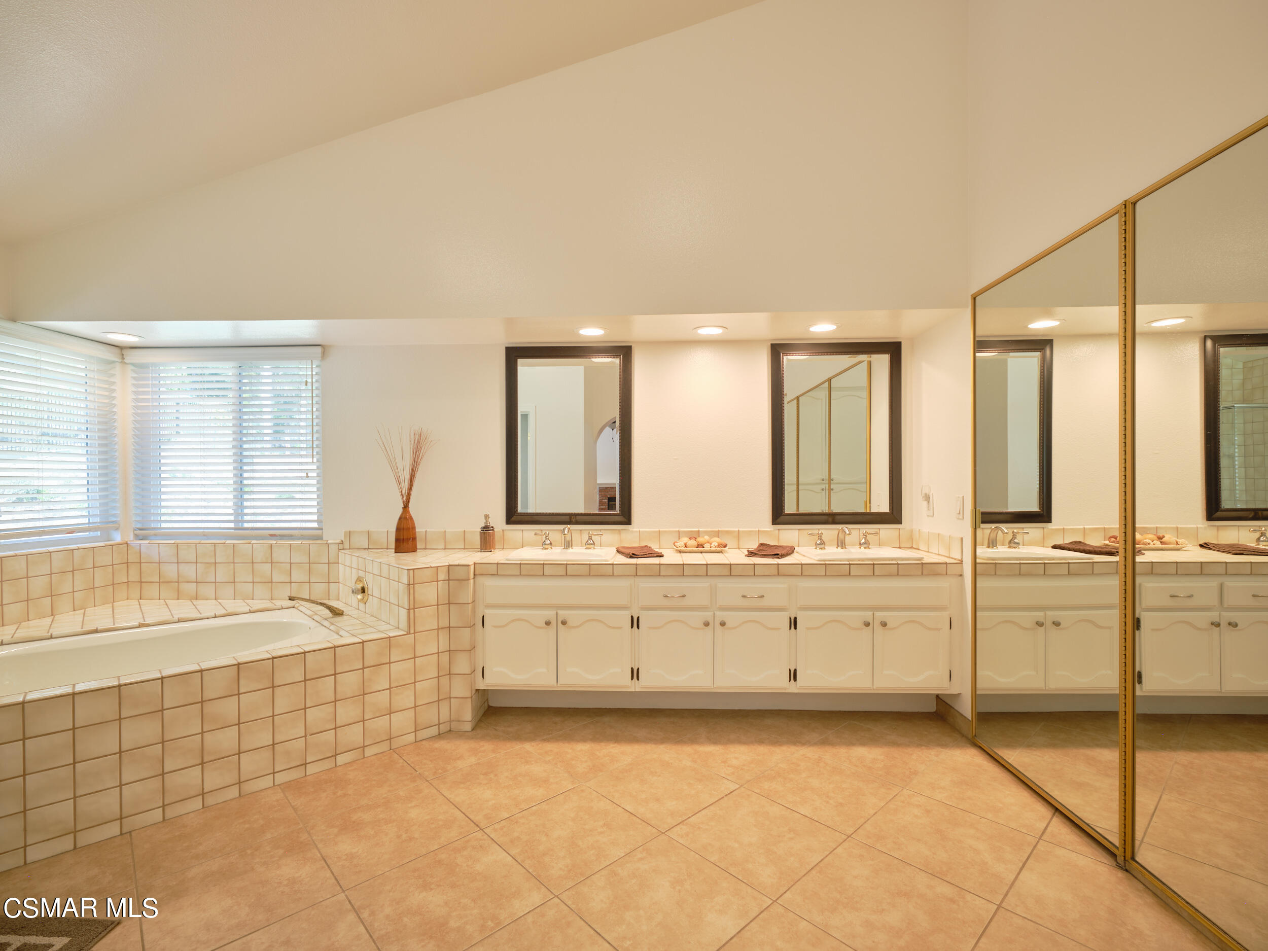 6067 Lake Lindero Drive