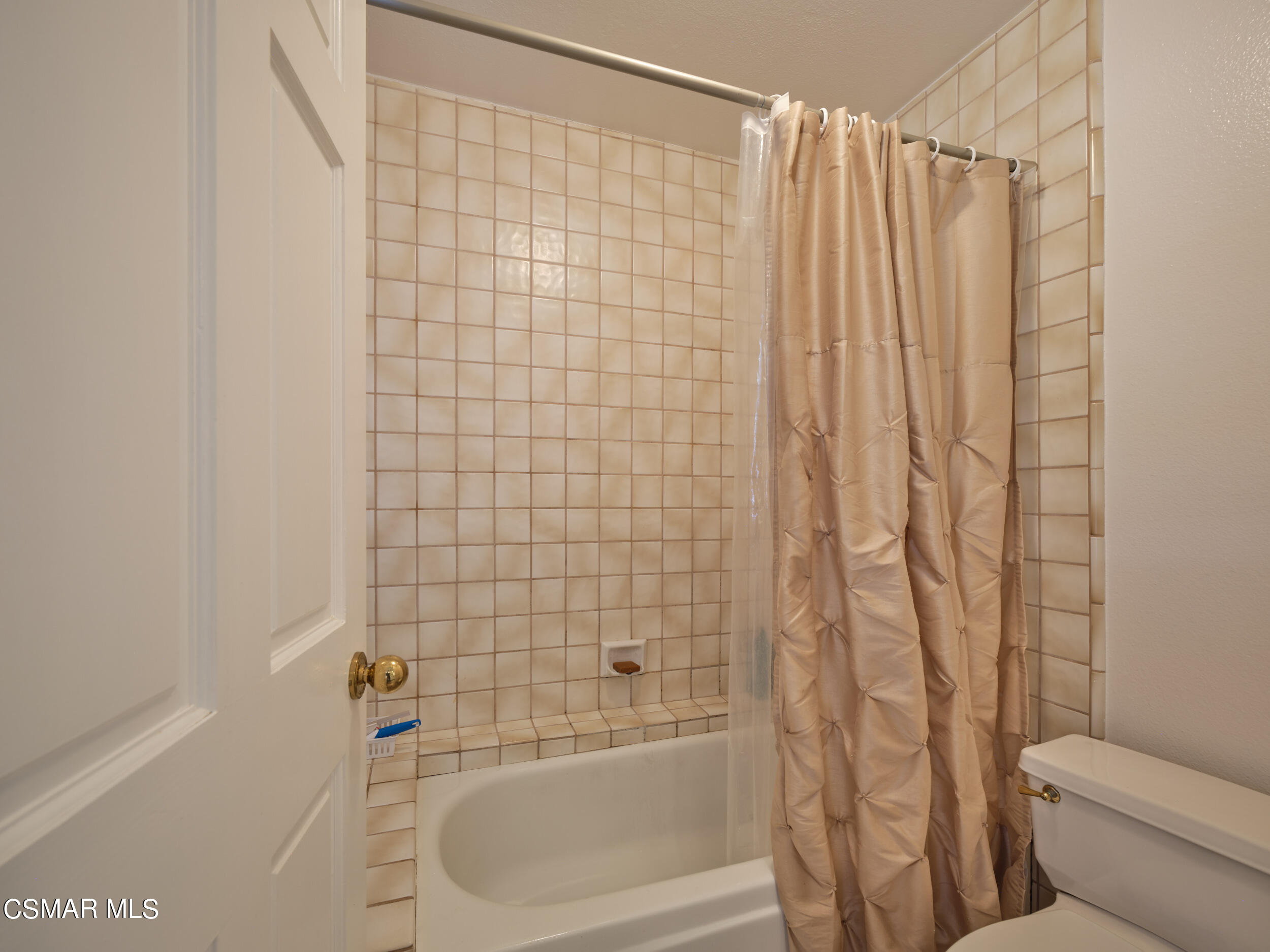 6067 Lake Lindero Drive