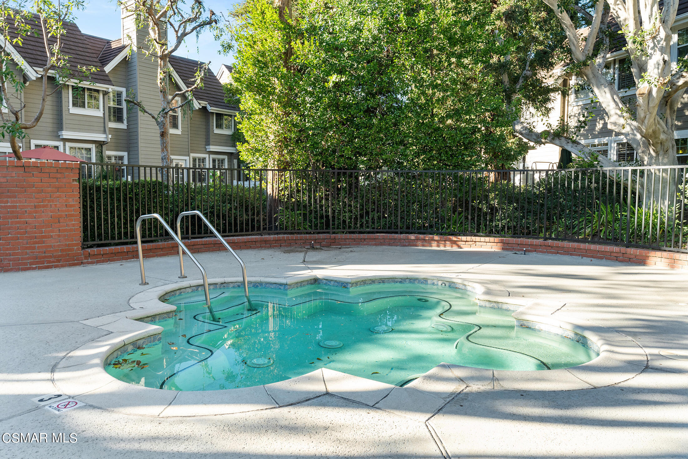 20950 Oxnard Street, 60