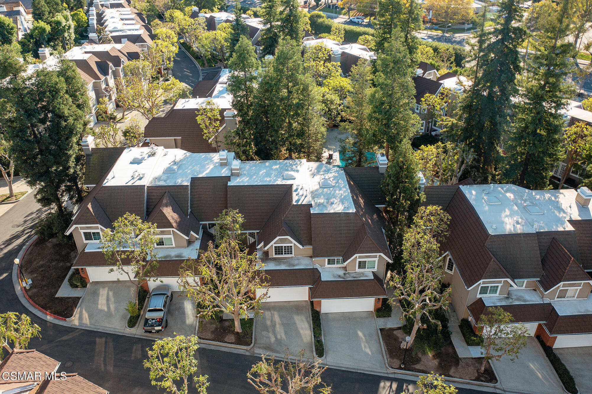 20950 Oxnard Street, 60