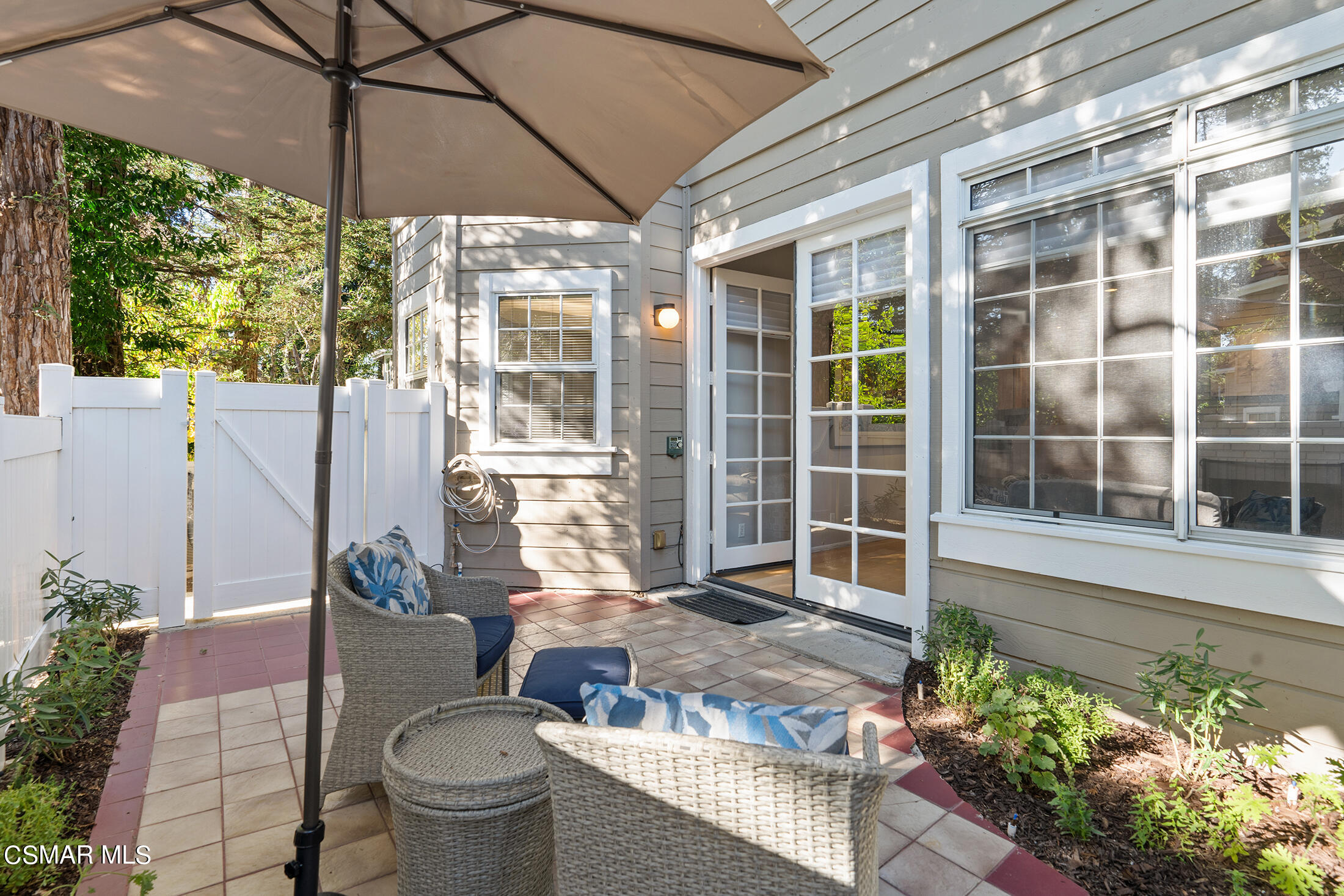 20950 Oxnard Street, 60