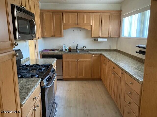 6520 Longridge Avenue