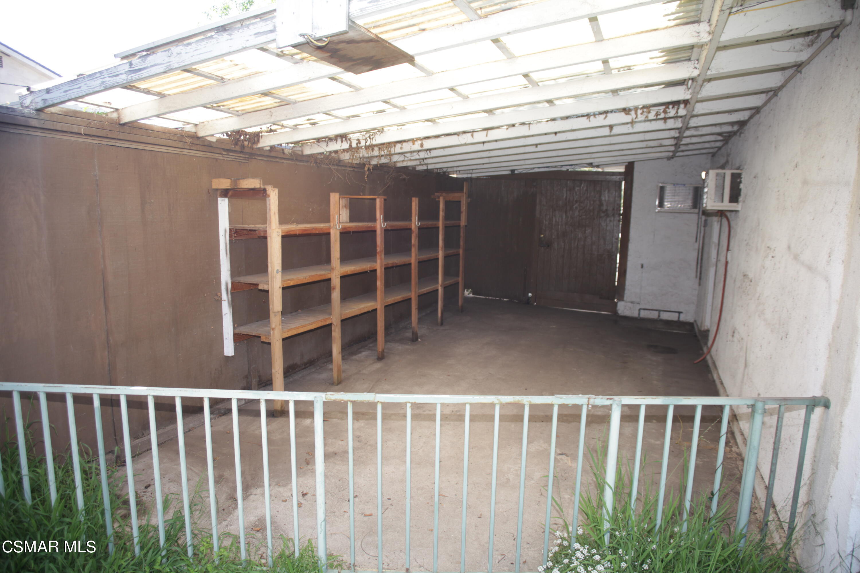 6520 Longridge Avenue