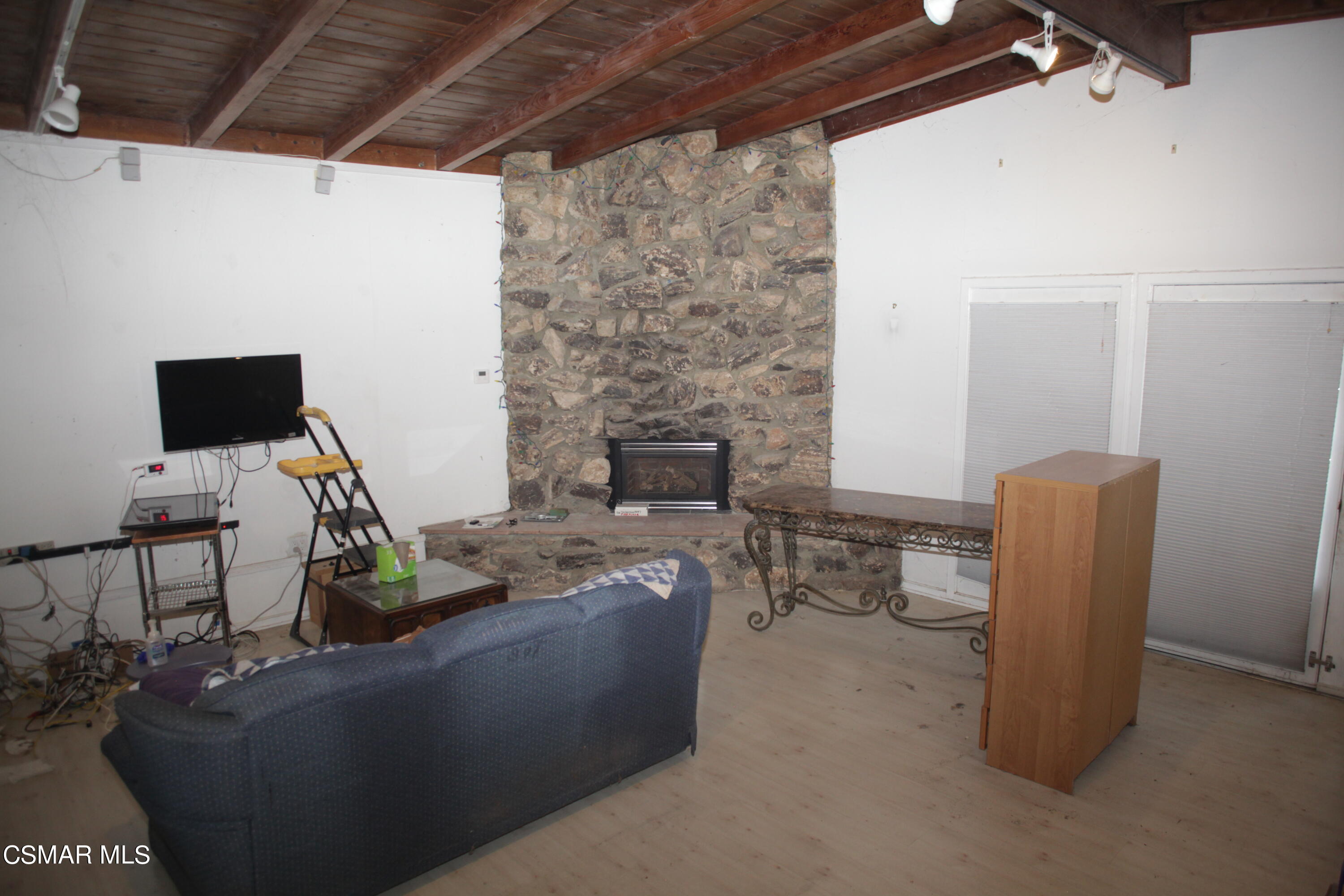 6520 Longridge Avenue