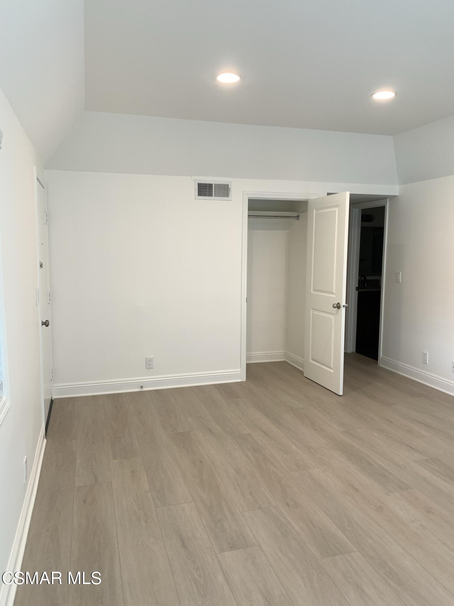 1242 Landsburn Circle