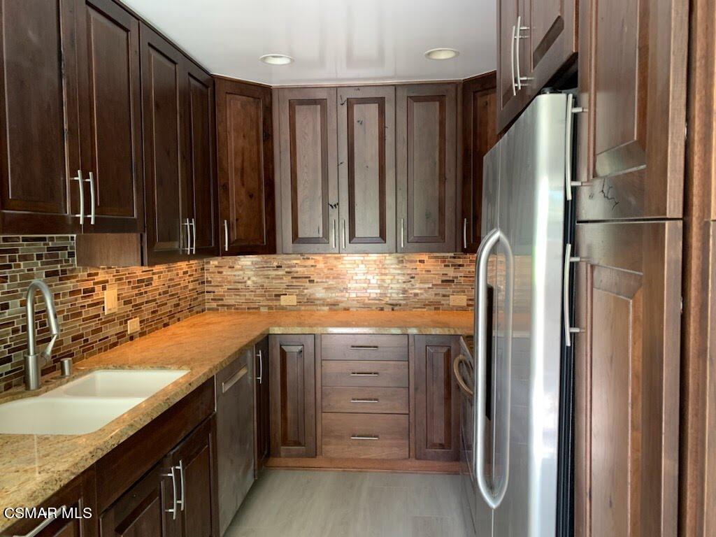 1242 Landsburn Circle