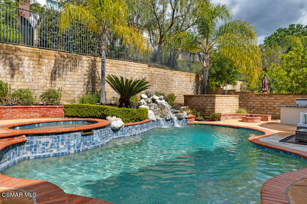 6003 Caledonia Court