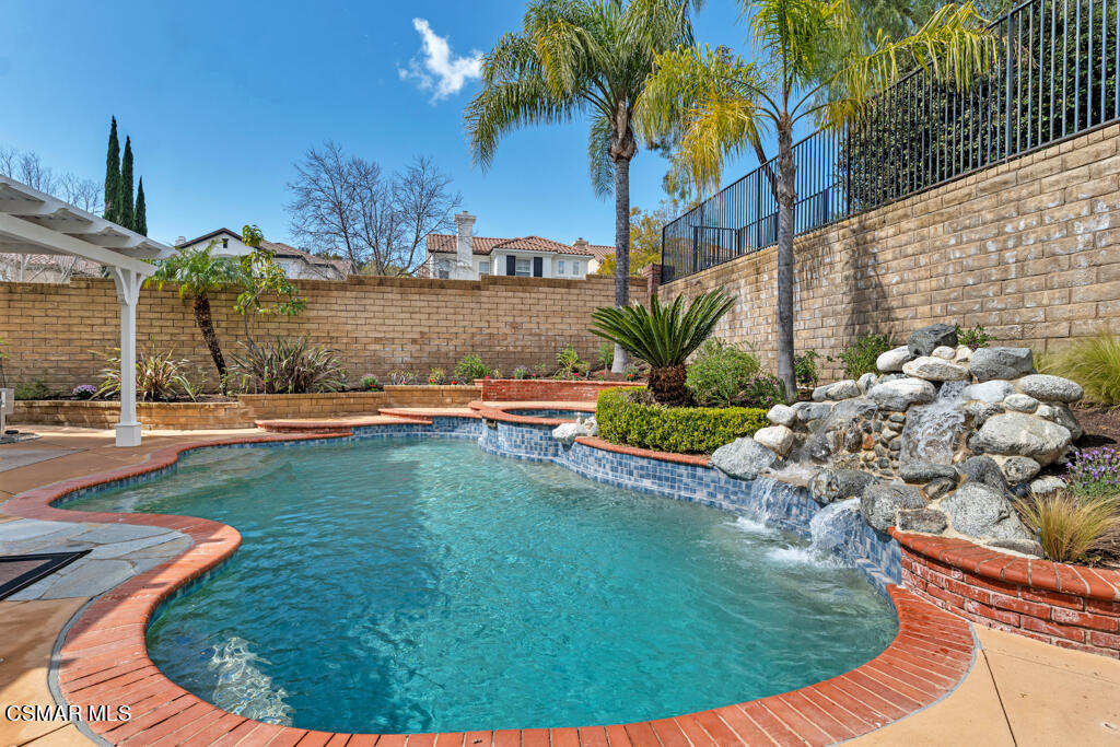 6003 Caledonia Court