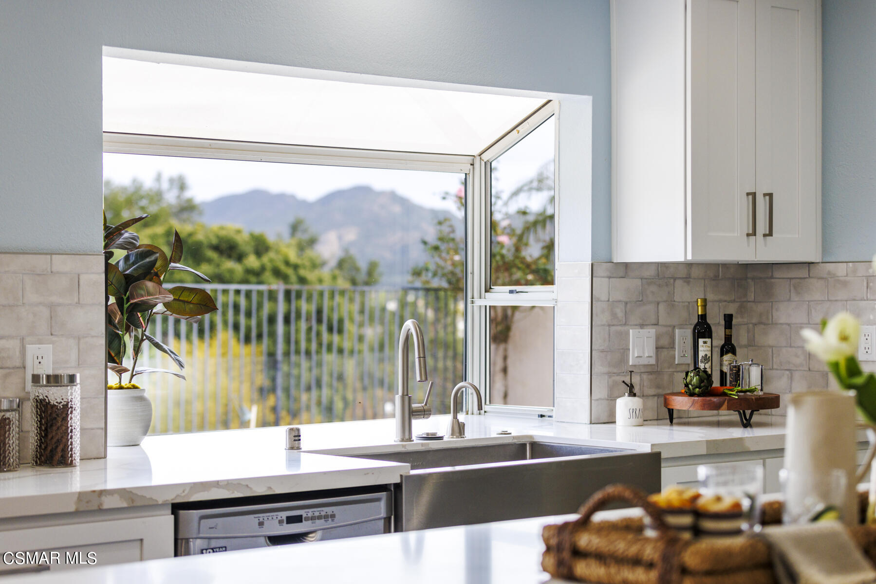 3156 Versaille Court