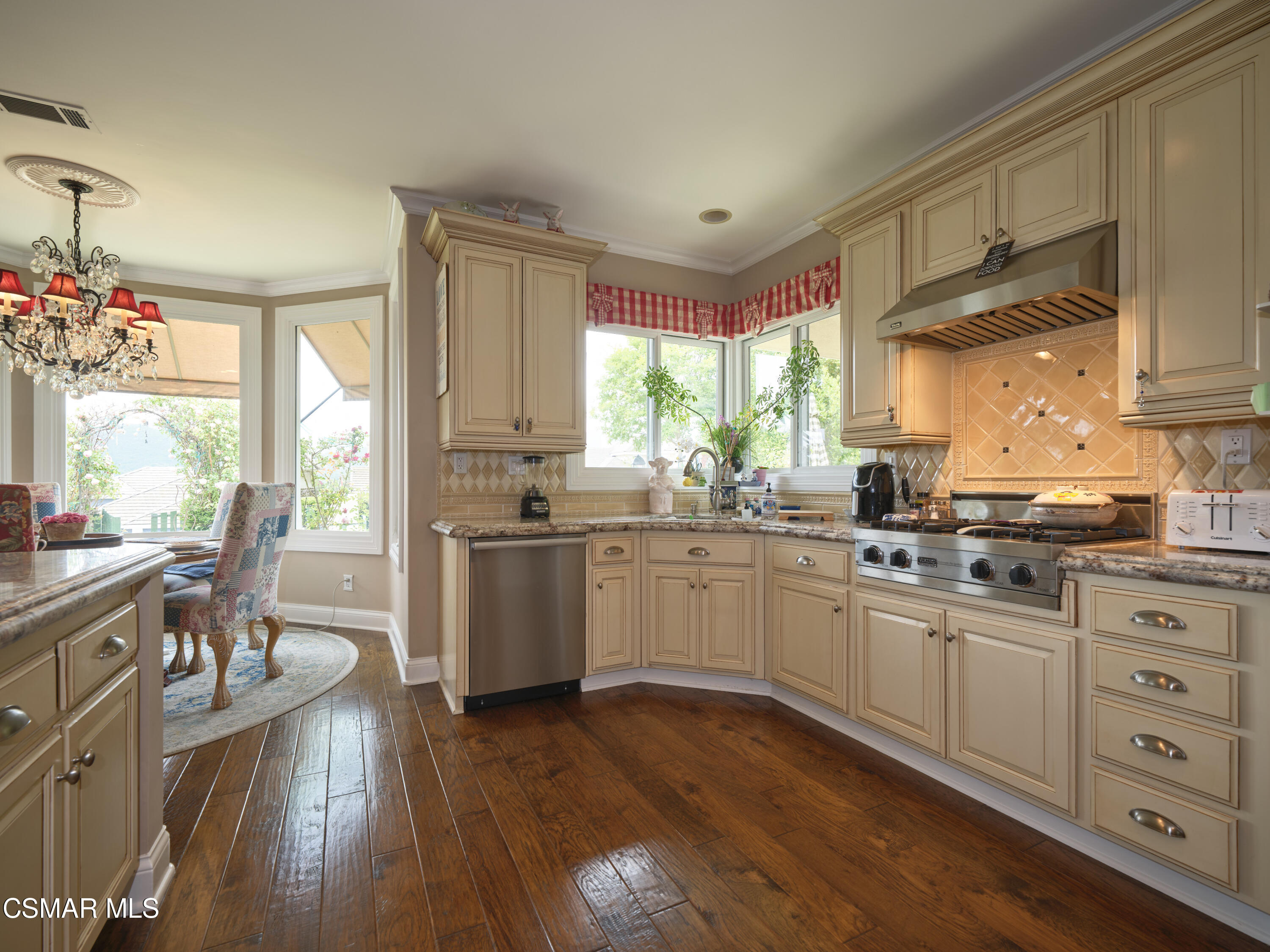 520 Ravensbury Street