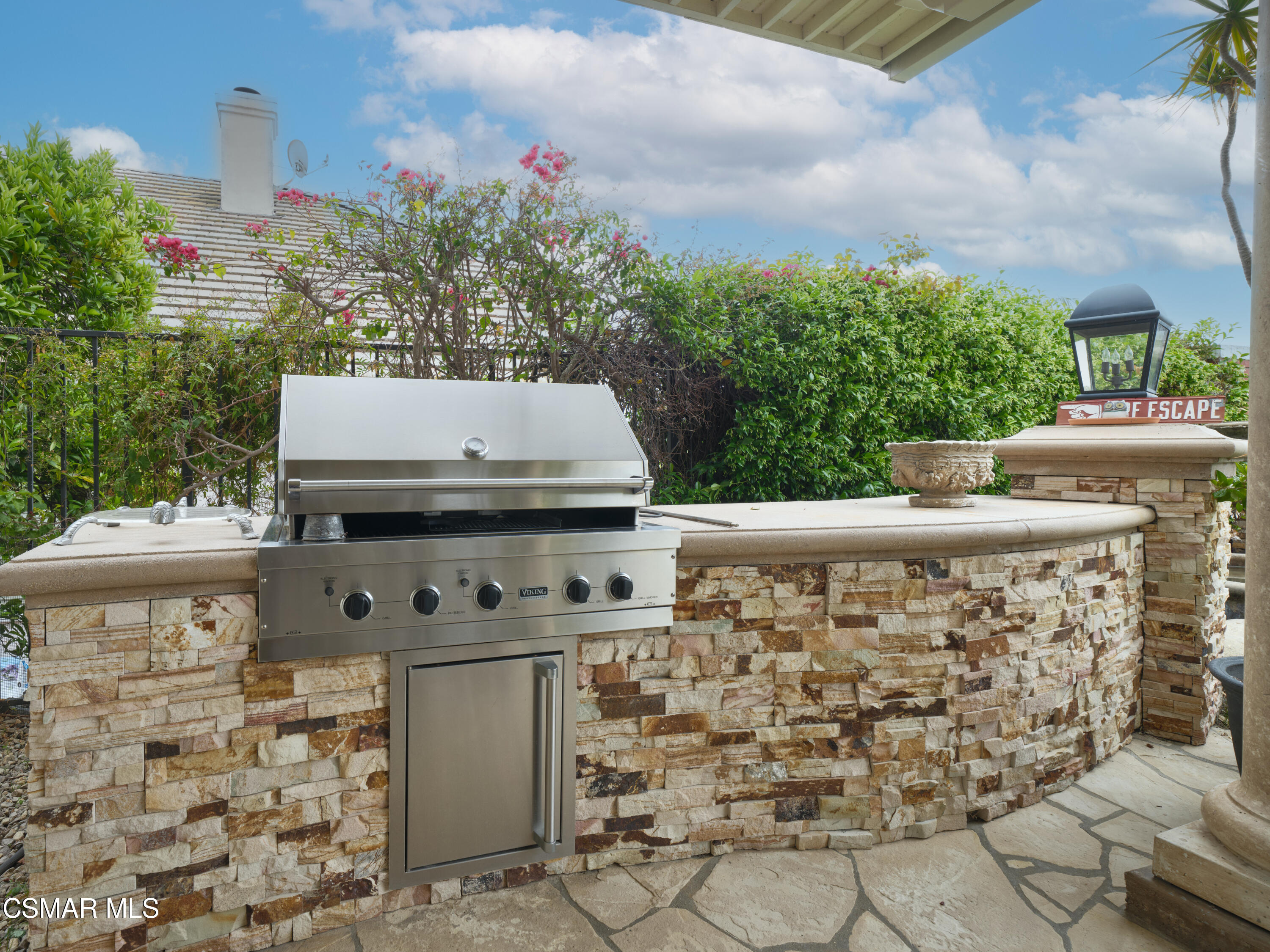 520 Ravensbury Street