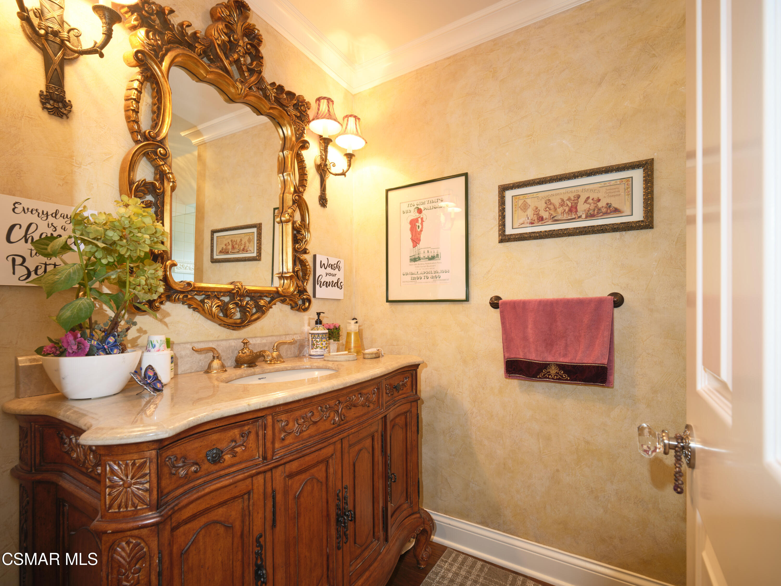 520 Ravensbury Street