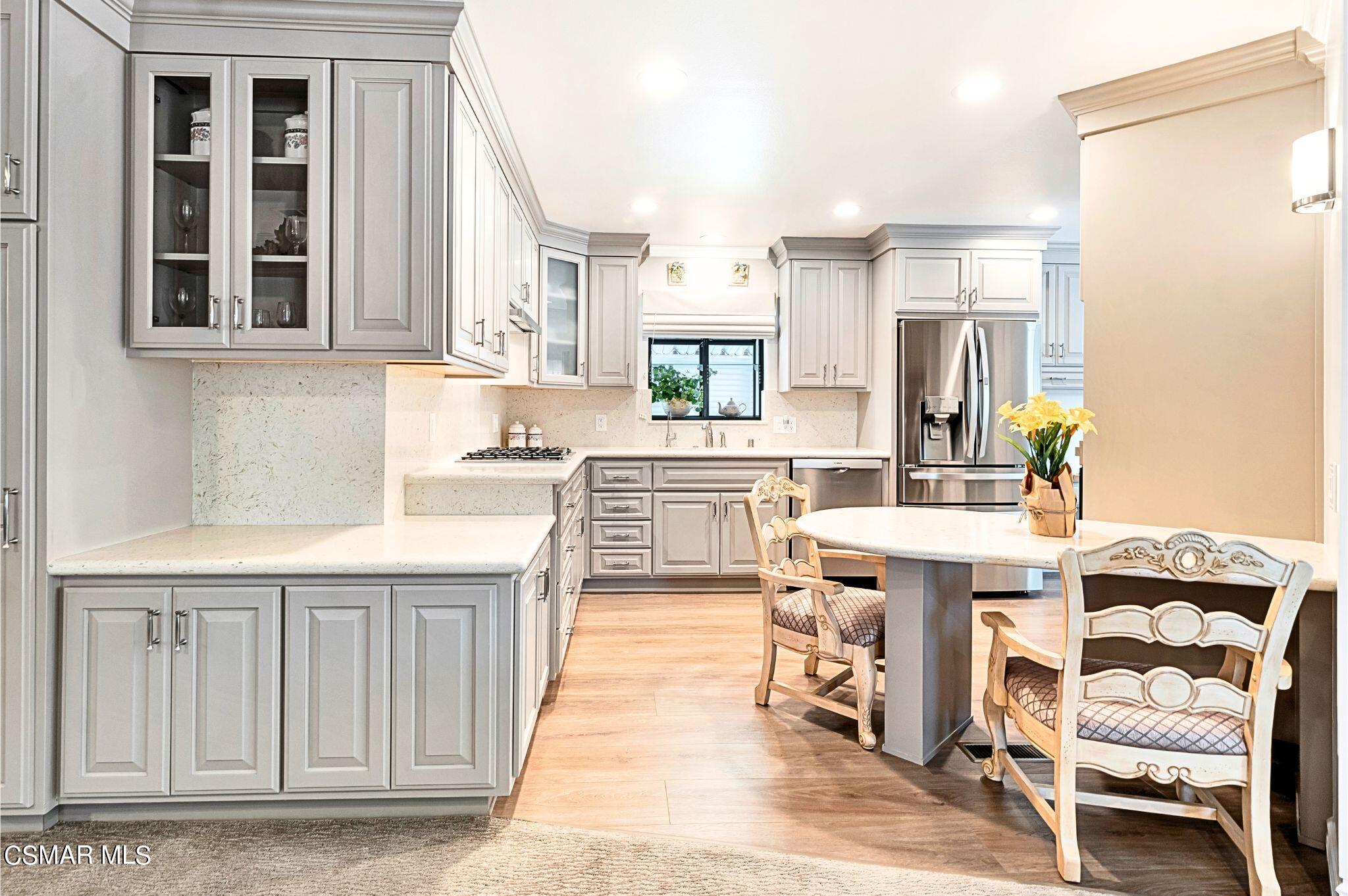 2569 Thunderbird Drive, 112