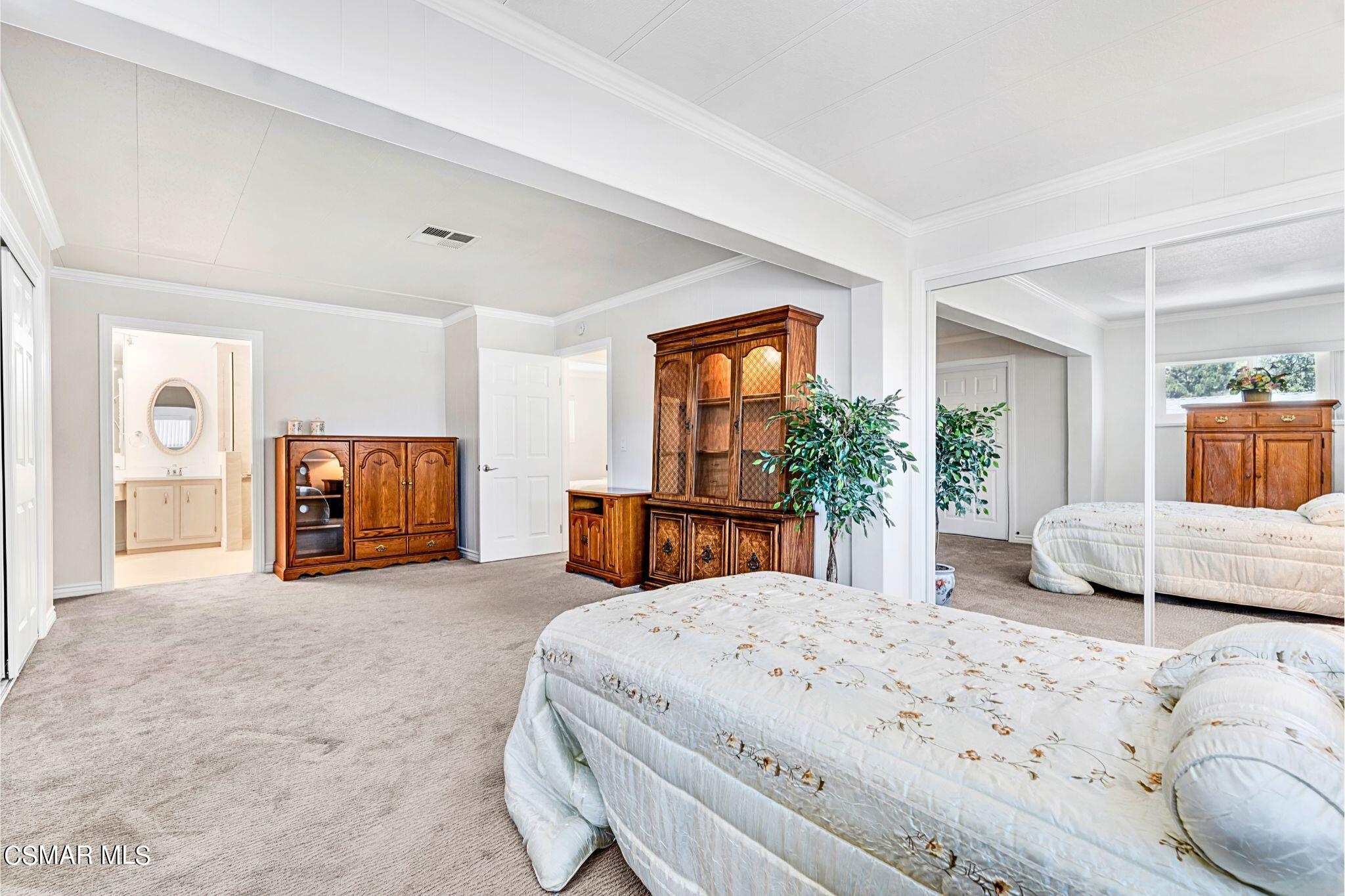 2569 Thunderbird Drive, 112