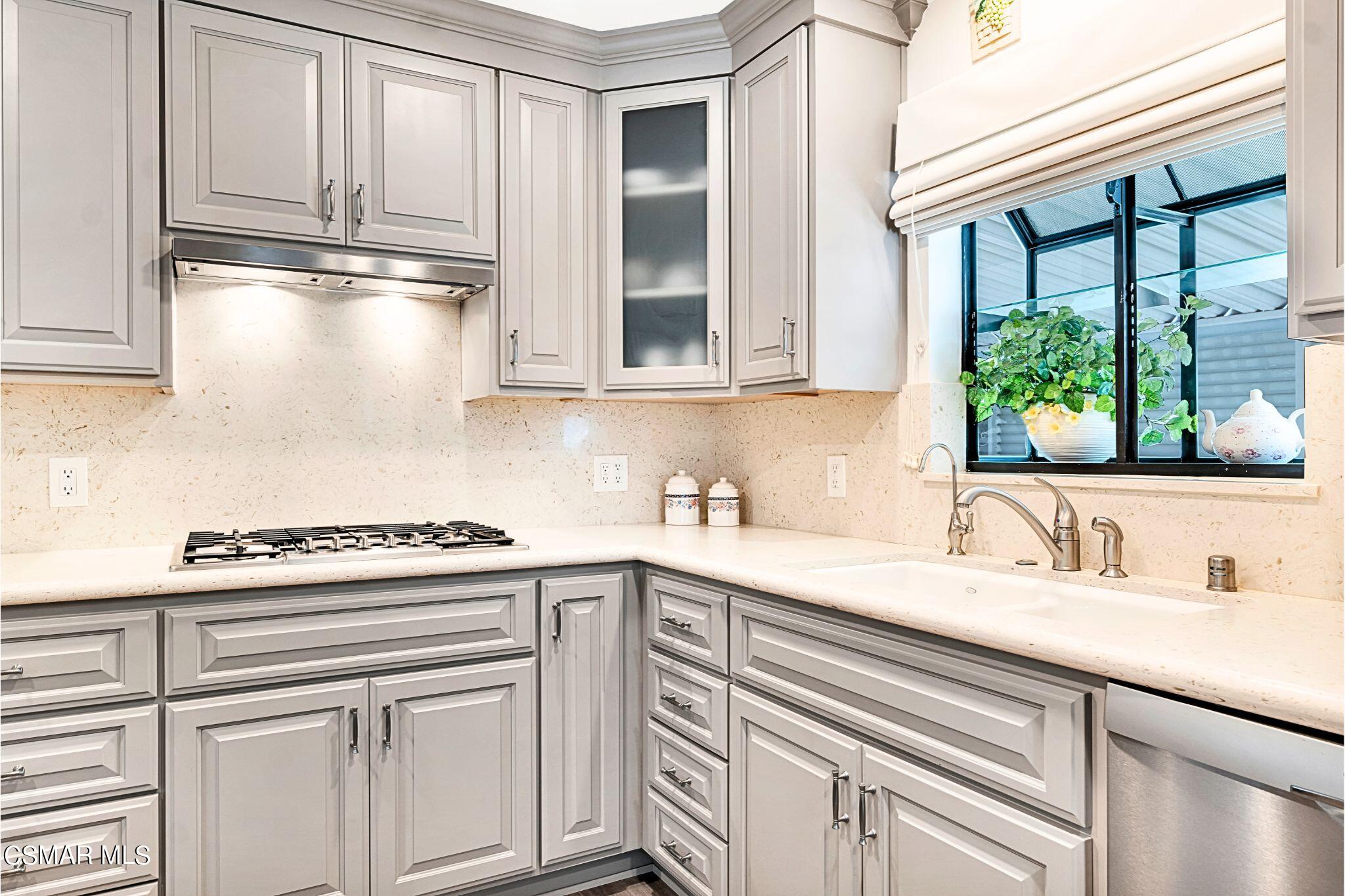 2569 Thunderbird Drive, 112