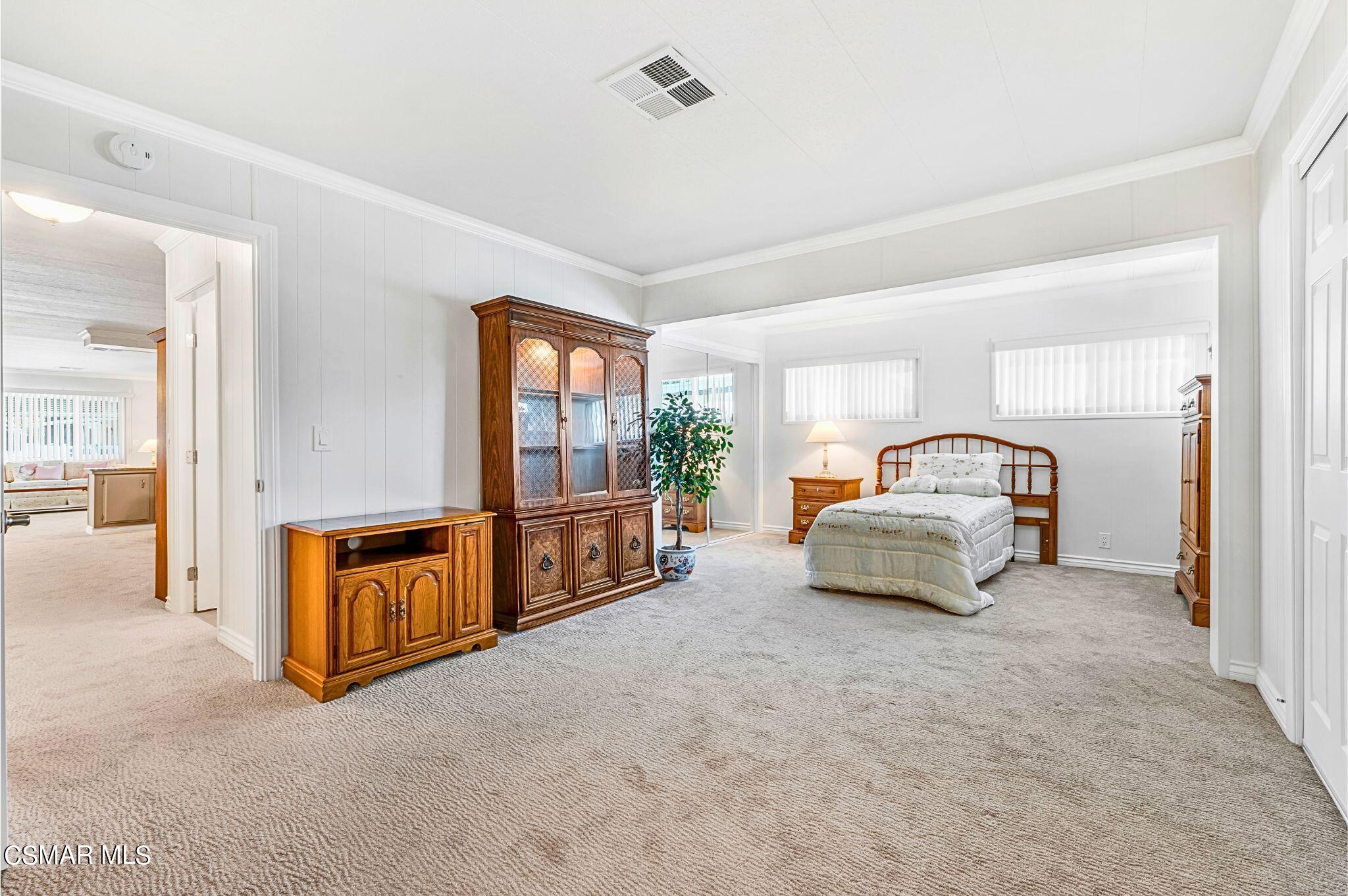 2569 Thunderbird Drive, 112