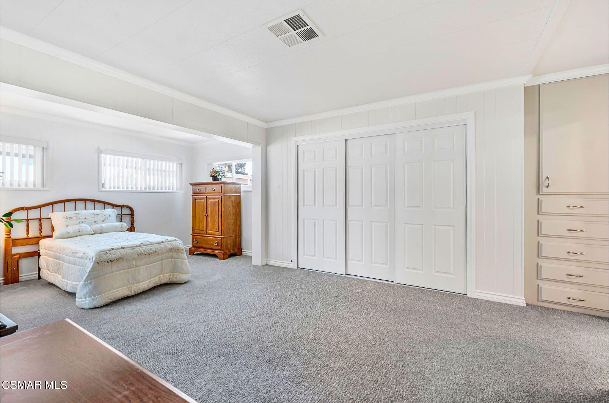 2569 Thunderbird Drive, 112