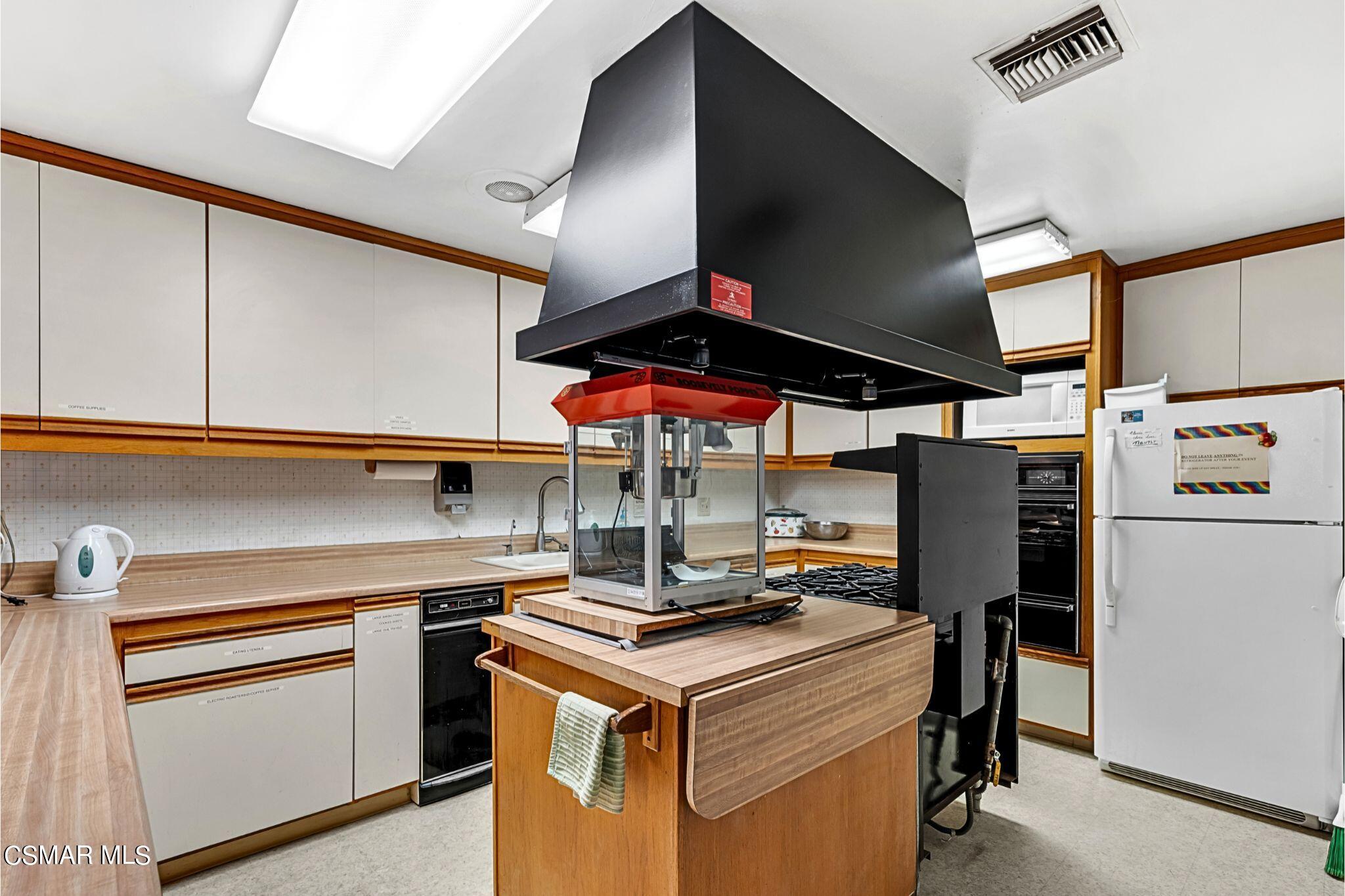 2569 Thunderbird Drive, 112