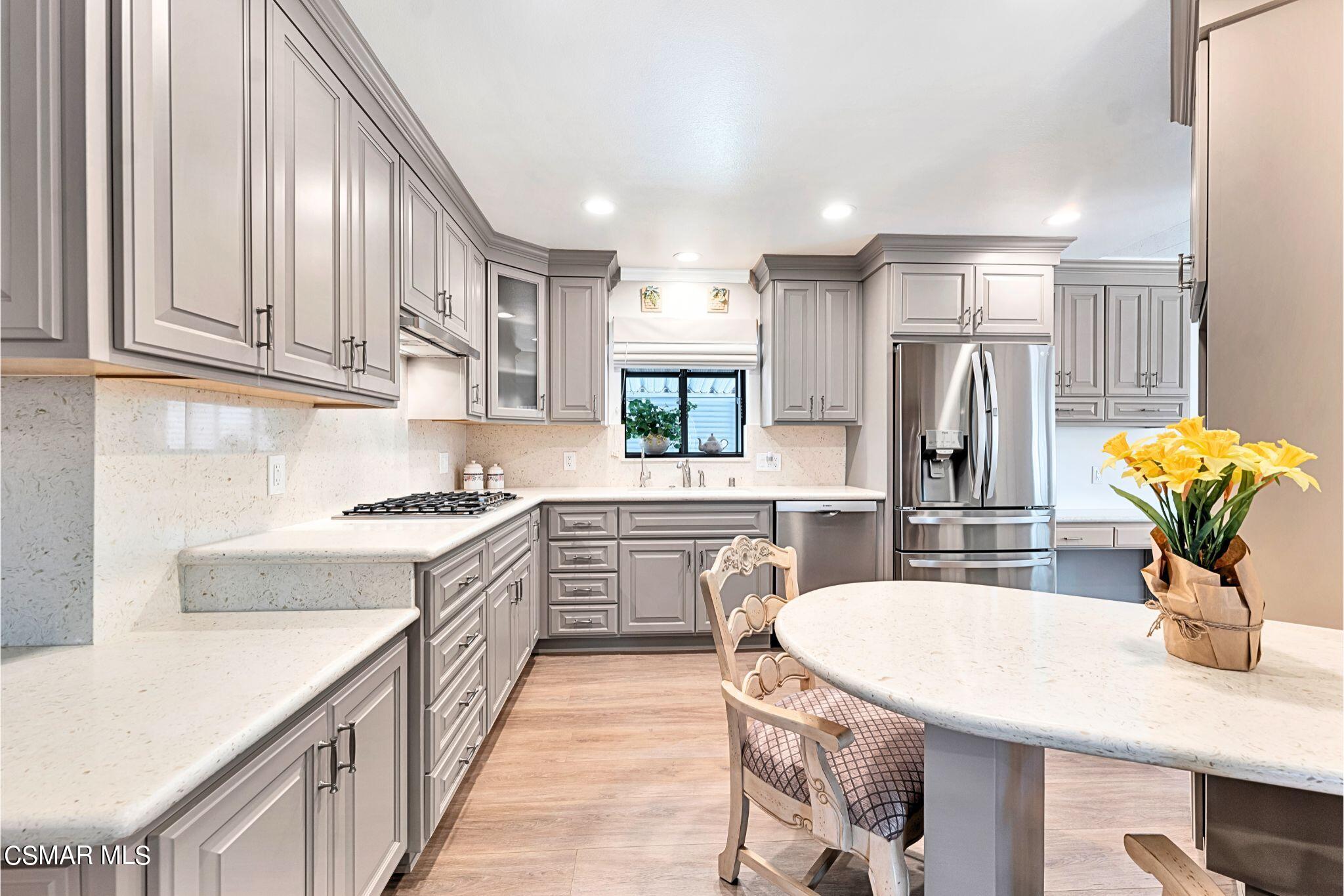 2569 Thunderbird Drive, 112