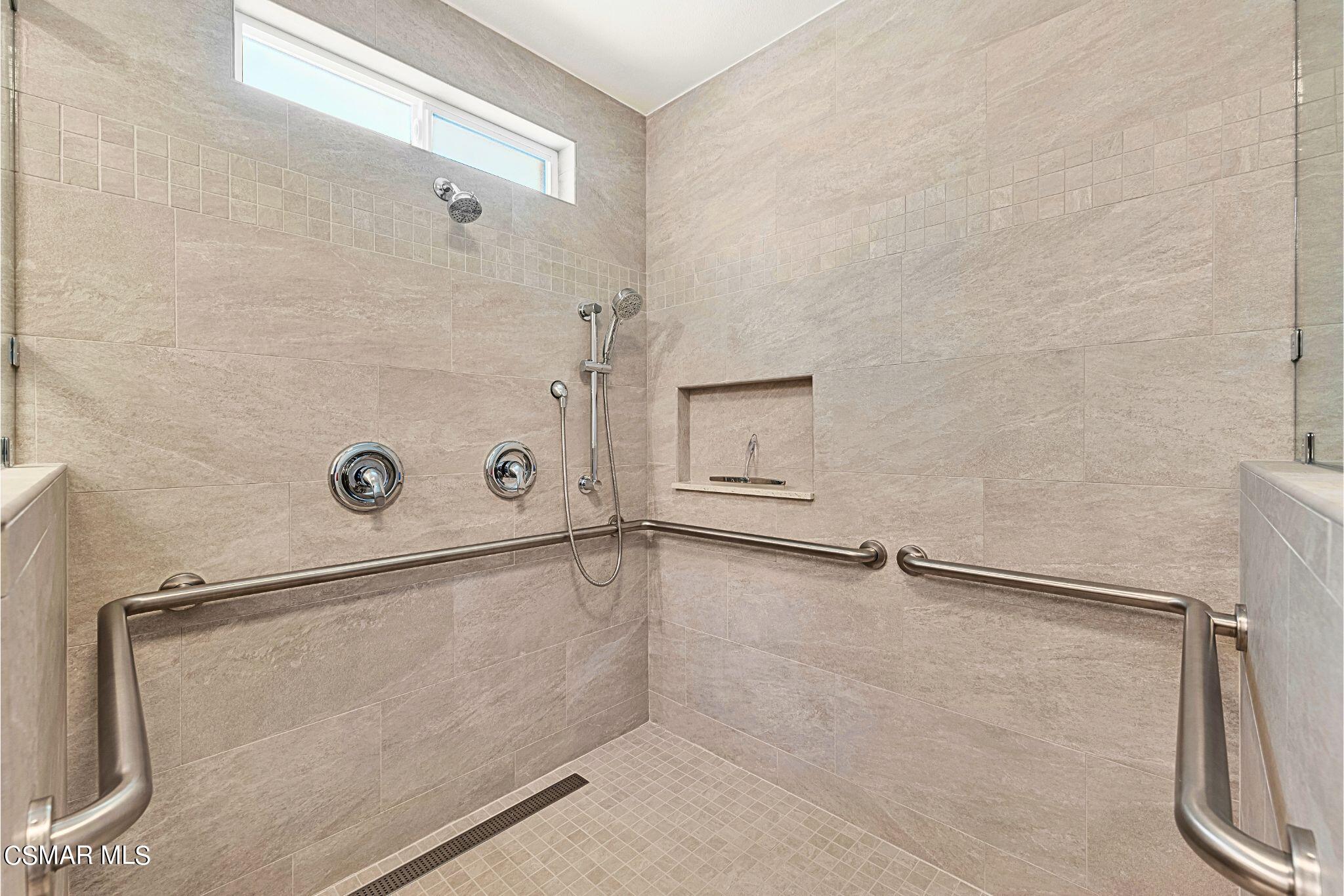 2569 Thunderbird Drive, 112