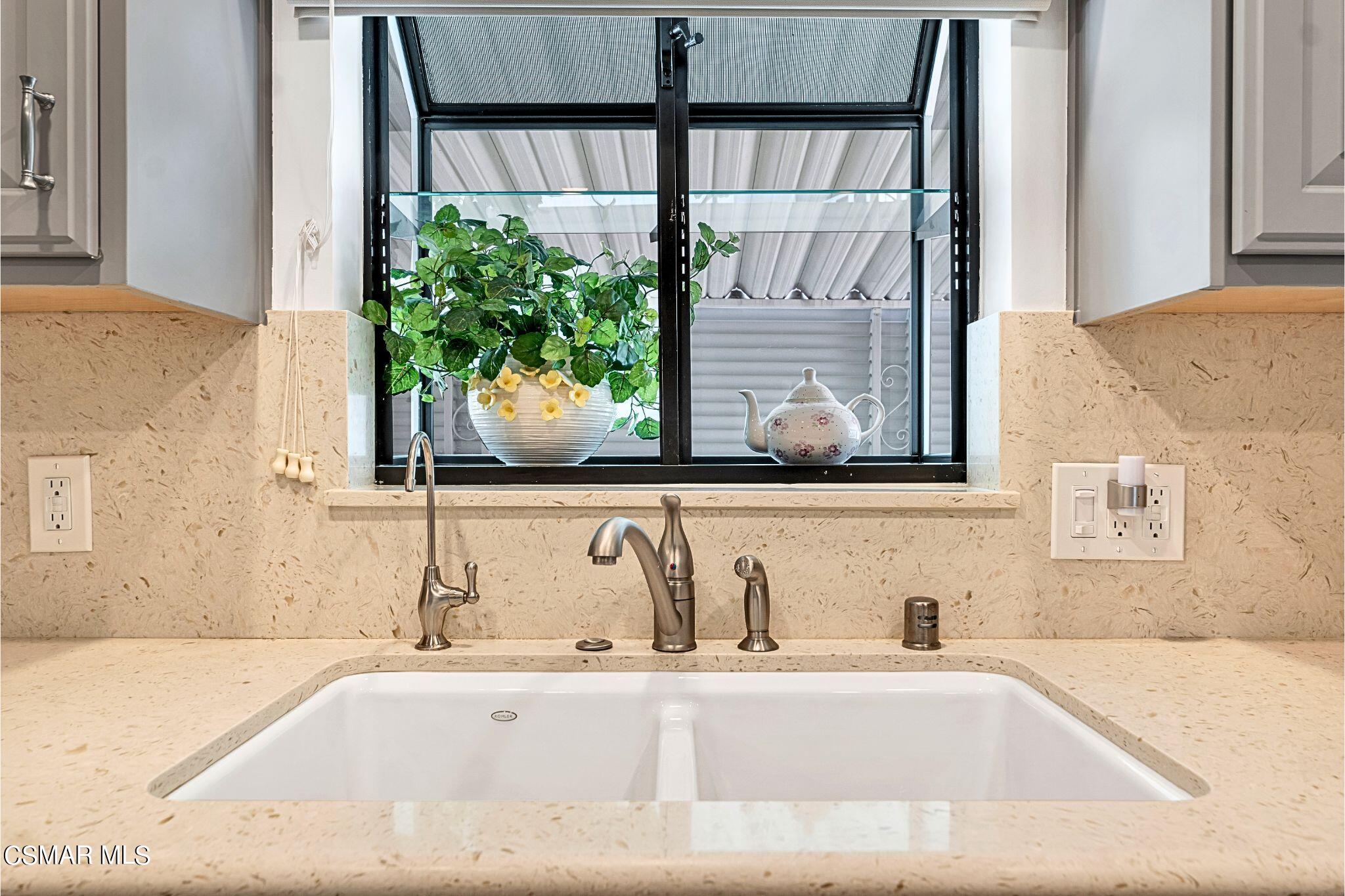 2569 Thunderbird Drive, 112