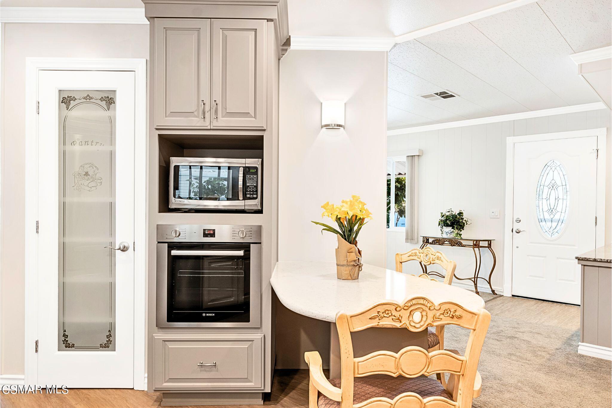 2569 Thunderbird Drive, 112