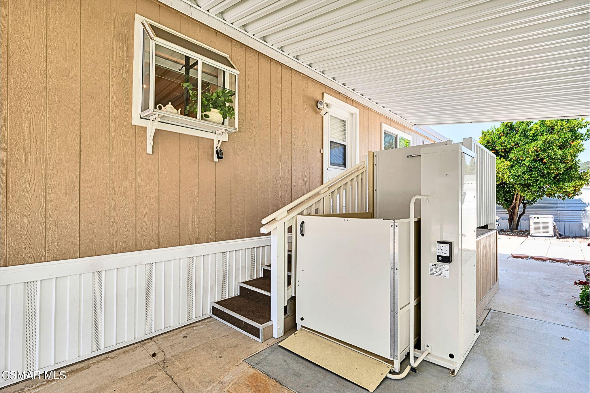 2569 Thunderbird Drive, 112