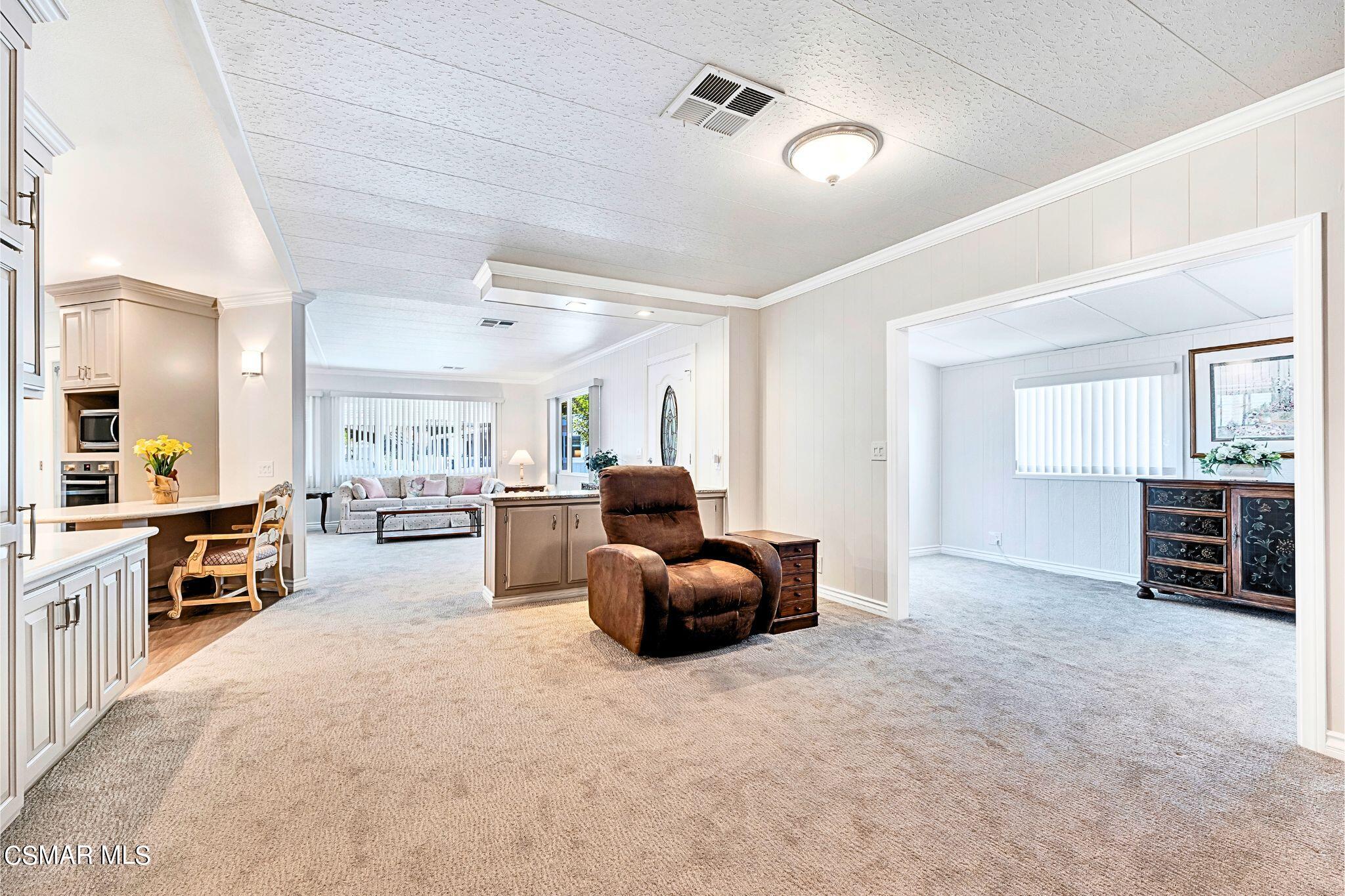 2569 Thunderbird Drive, 112