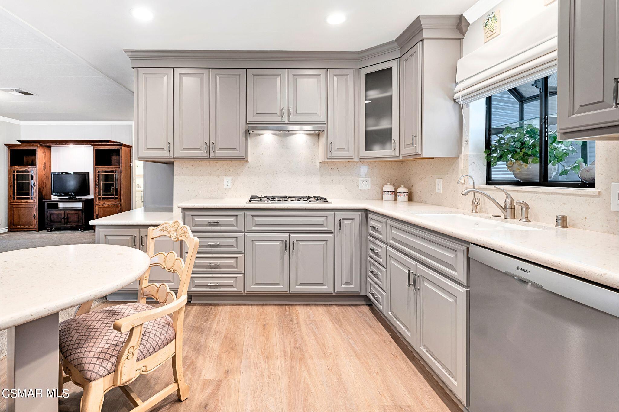 2569 Thunderbird Drive, 112