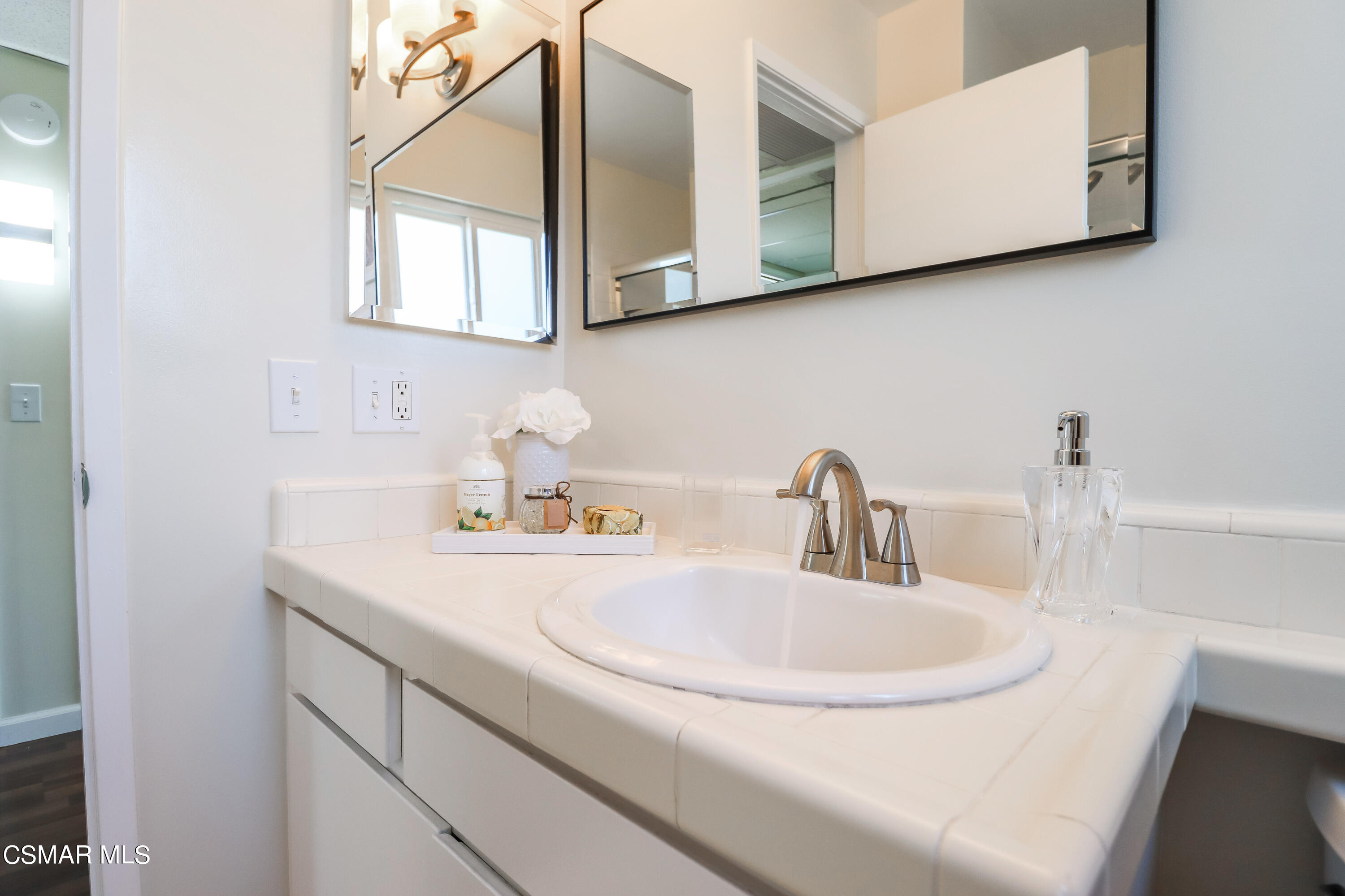 702 Park Avenue, 304