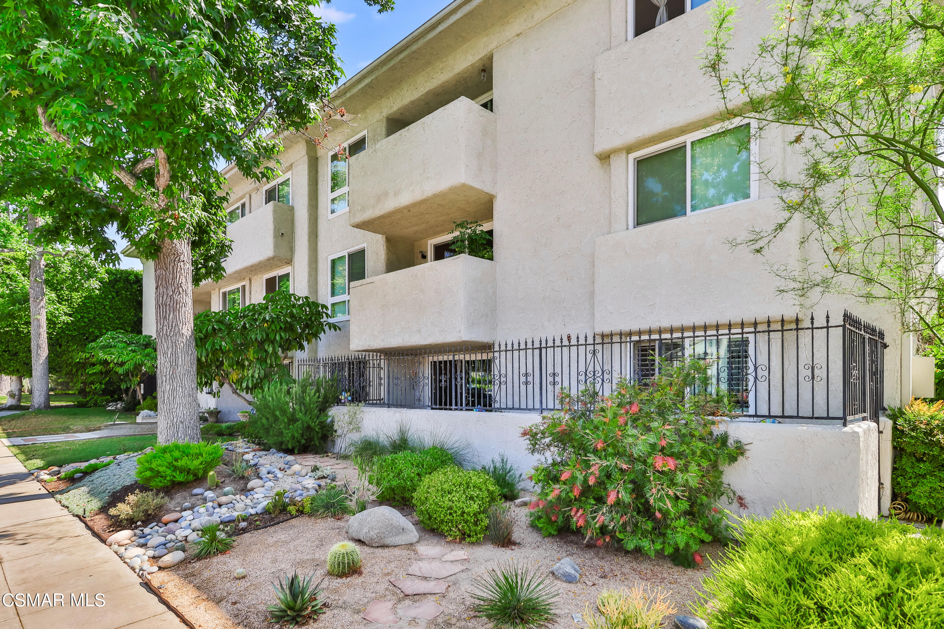 702 Park Avenue, 304