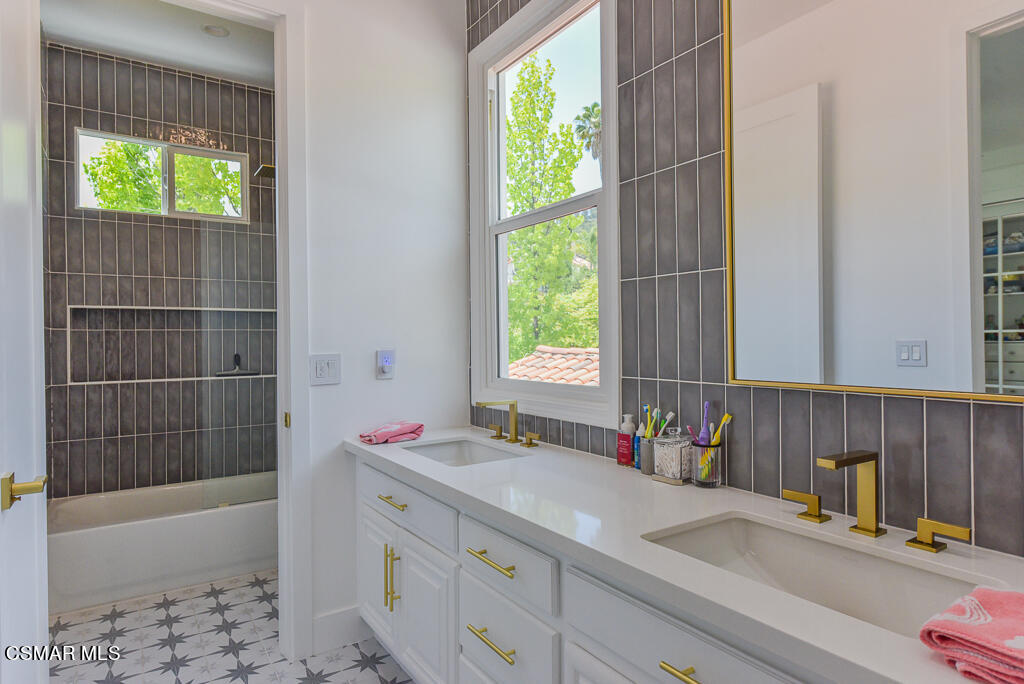 3714 Avenida Callada