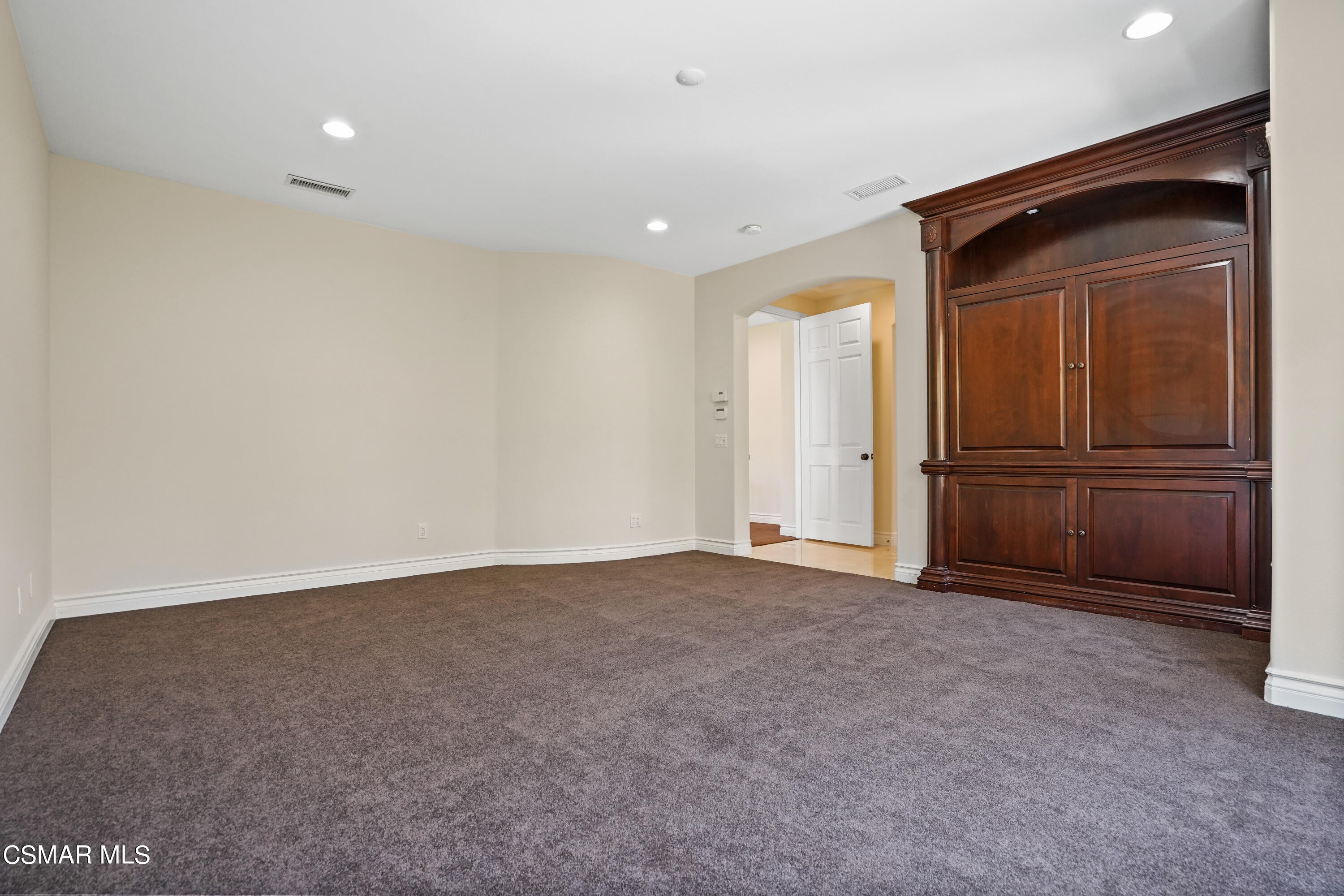 6077 Mandeville Place