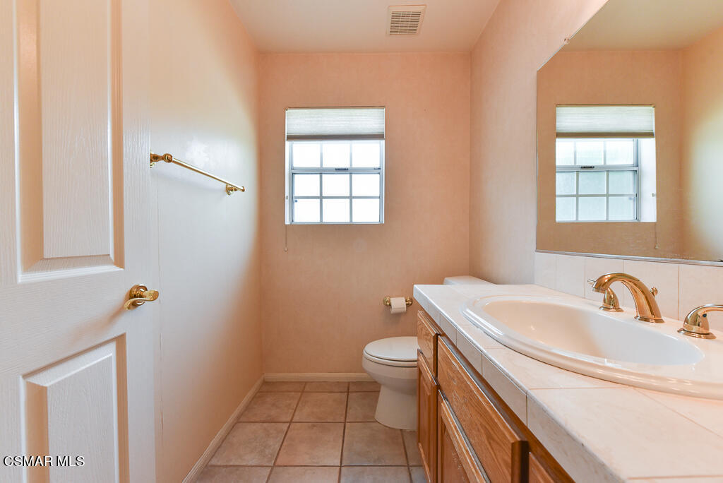 13030 Moorpark Street, 1