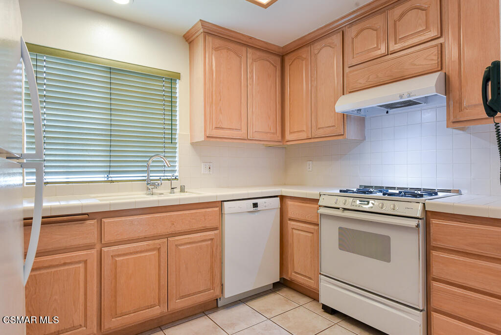 13030 Moorpark Street, 1