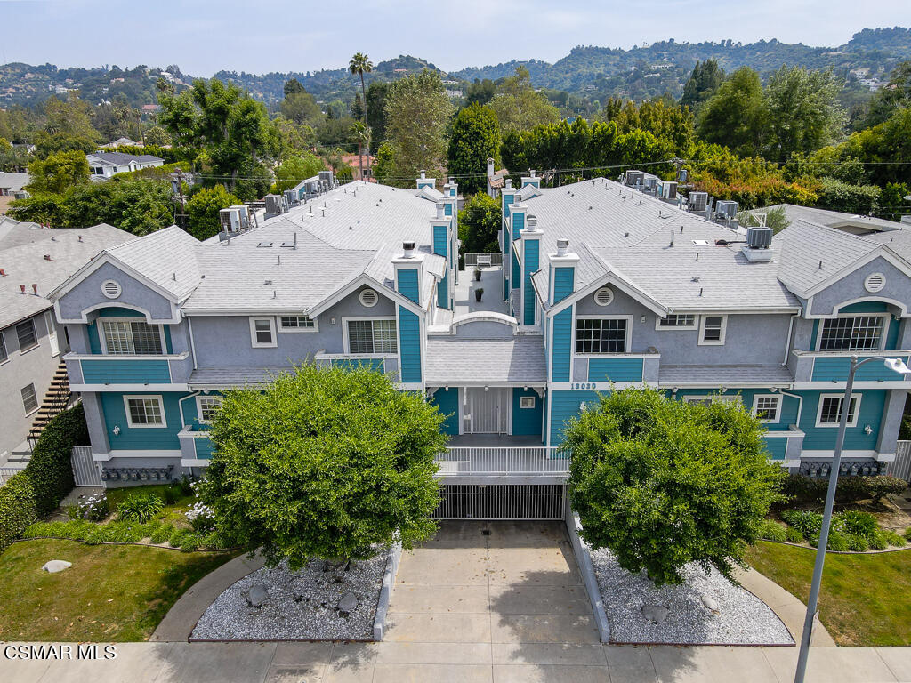 13030 Moorpark Street, 1